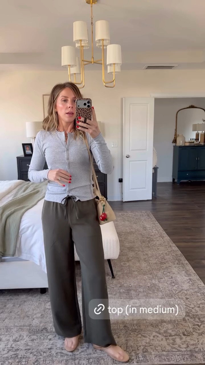 Love this button crew! Wearing a M here 