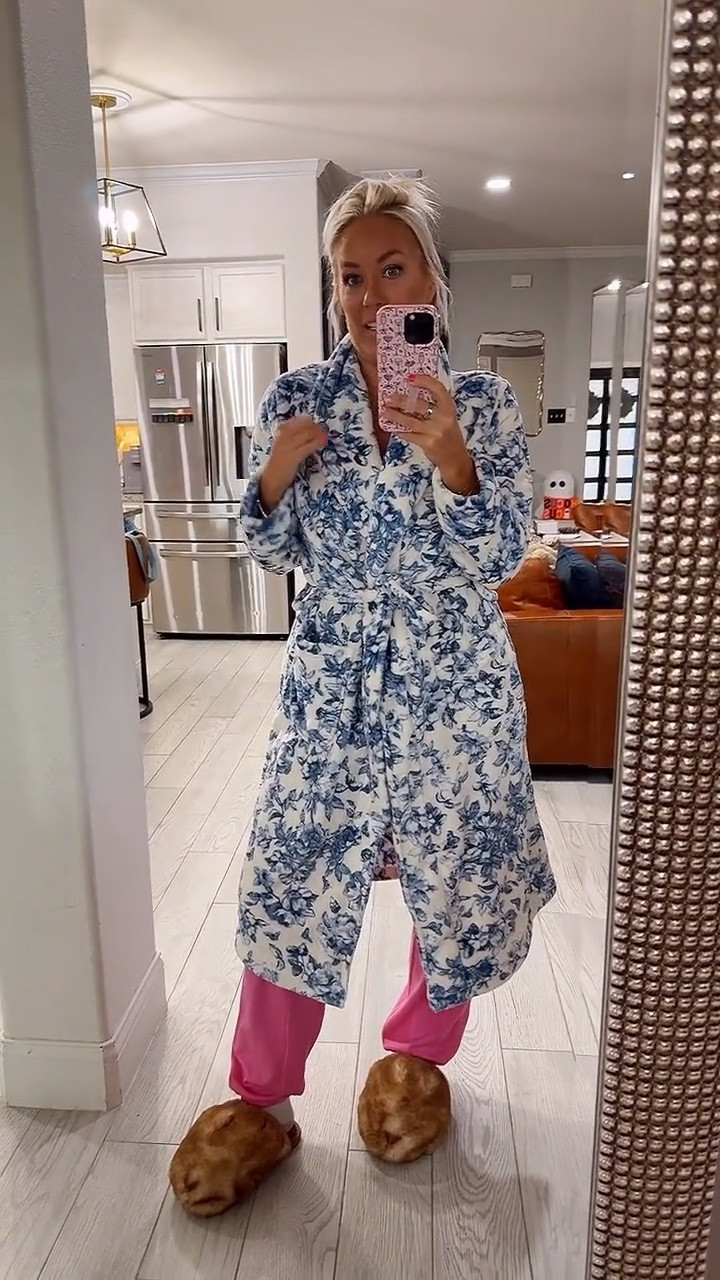This robe looks like a million bucks! It’s sooooo pretty and only $23!! Medium

#LTKootd