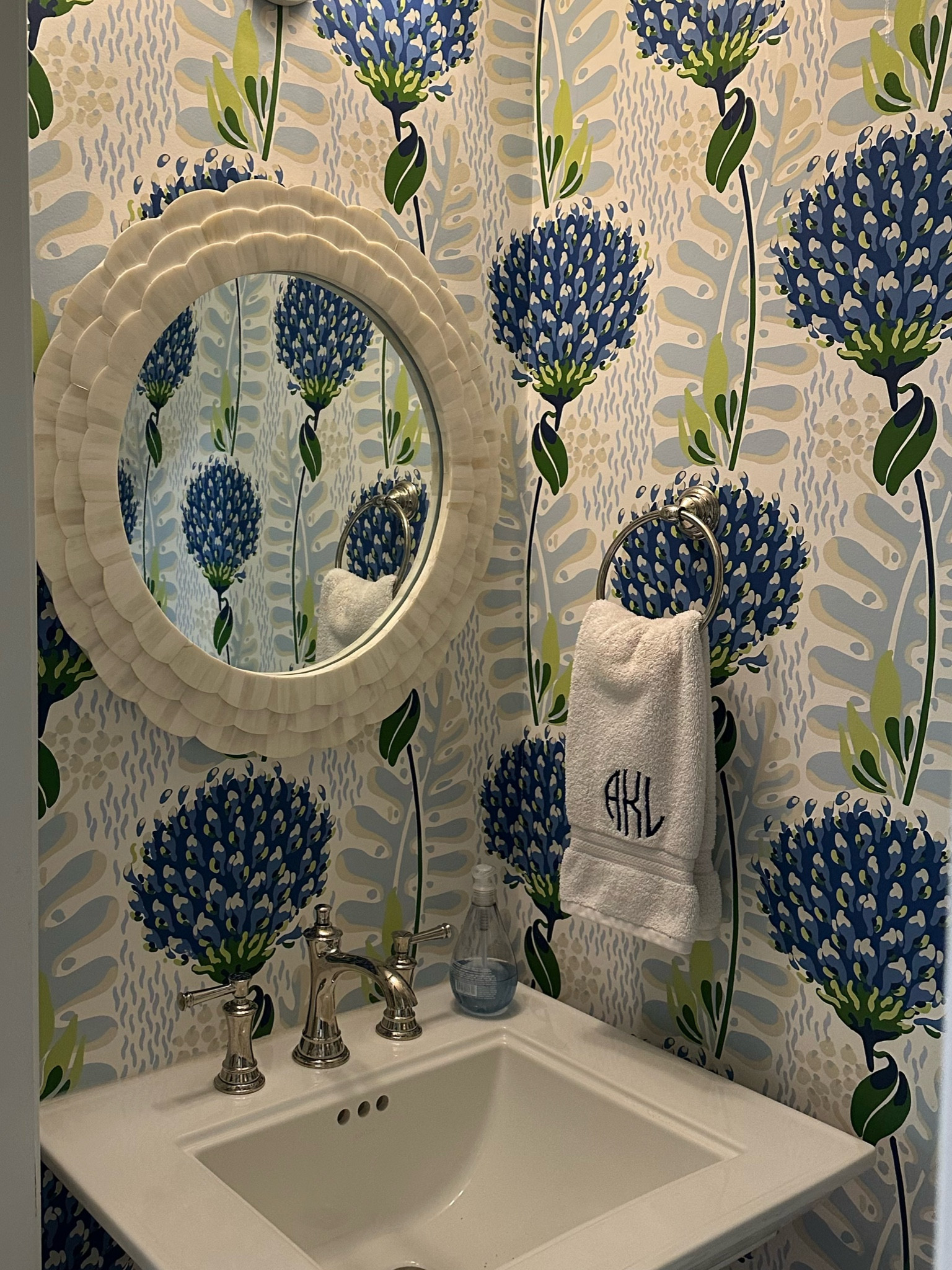 So much love for this Serena & Lily lookalike bone inlay mirror from ETSY!! 

Both linked! 


Powder bath, bathroom mirror 

#LTKHome