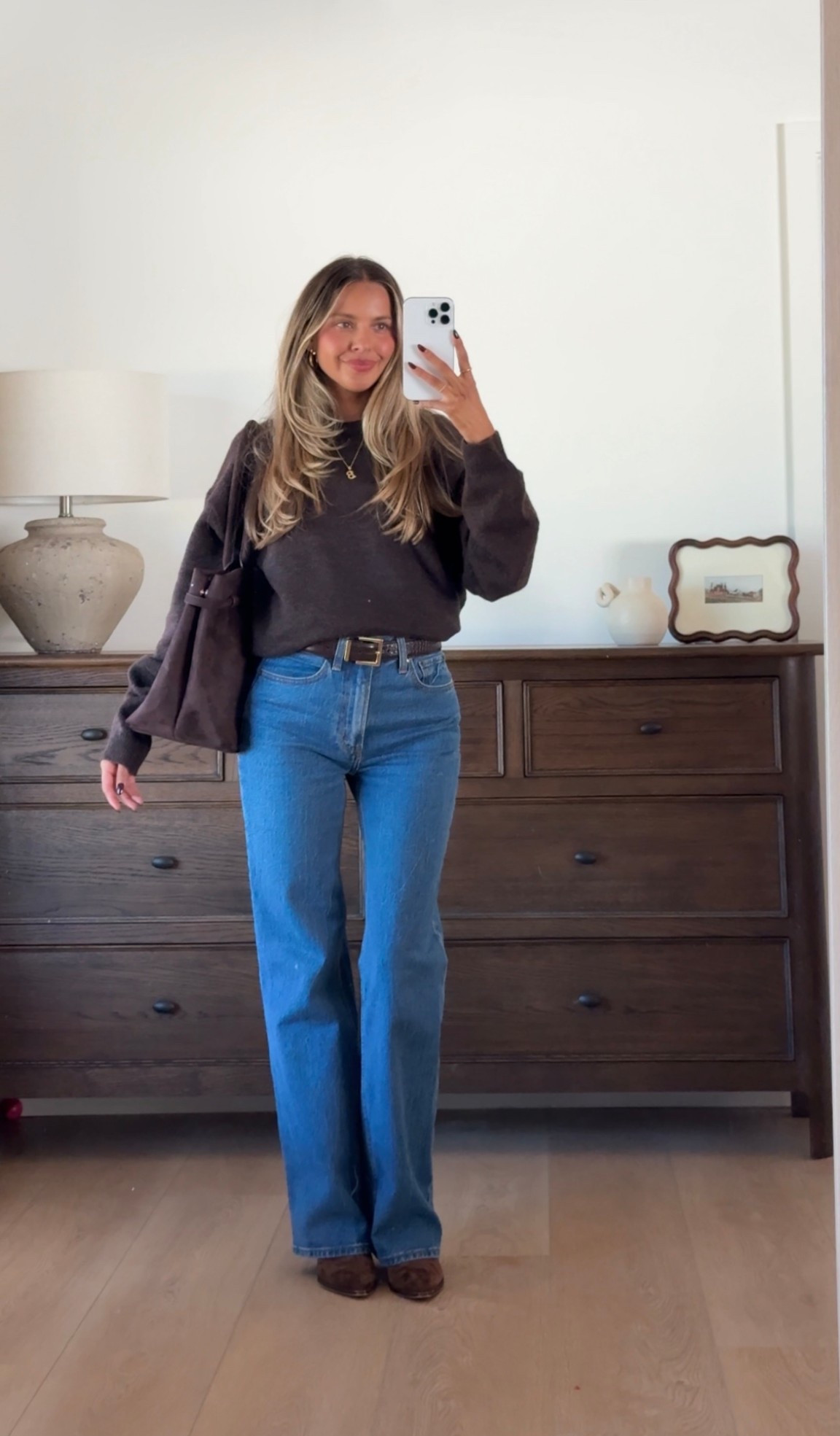 Keeping it simple but pulled together —
cozy H&M sweater, perfect-fit Abercrombie denim, and a little suede moment 👜
#LTKStyle #LTKcasual #abercrombie #hmstyle