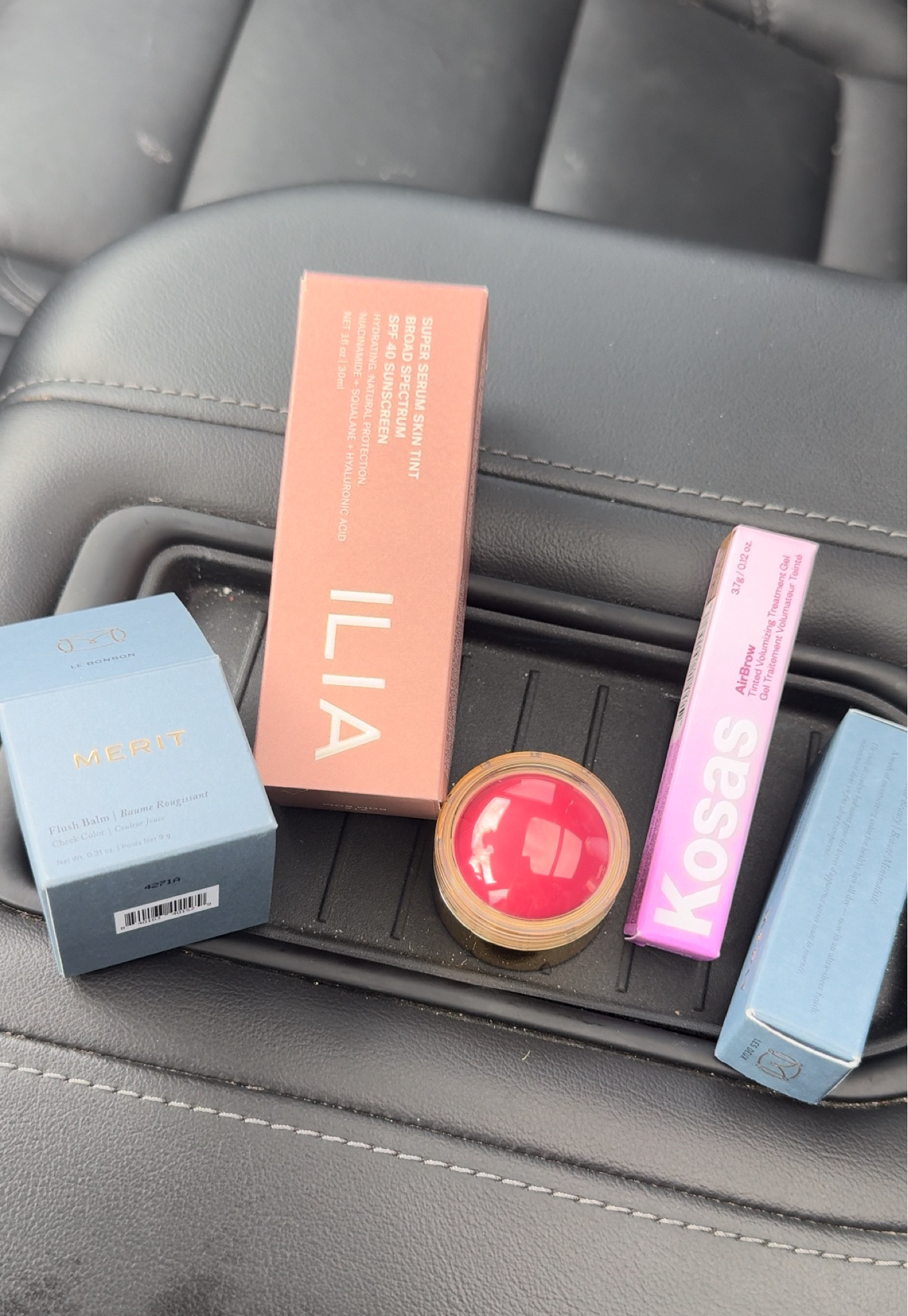 Restock on empties from Sephora 💋💄
Tint : BomBom
Blush : Le BonBon
Lip oil : Les Deux 
Kosas : Super Brown 
