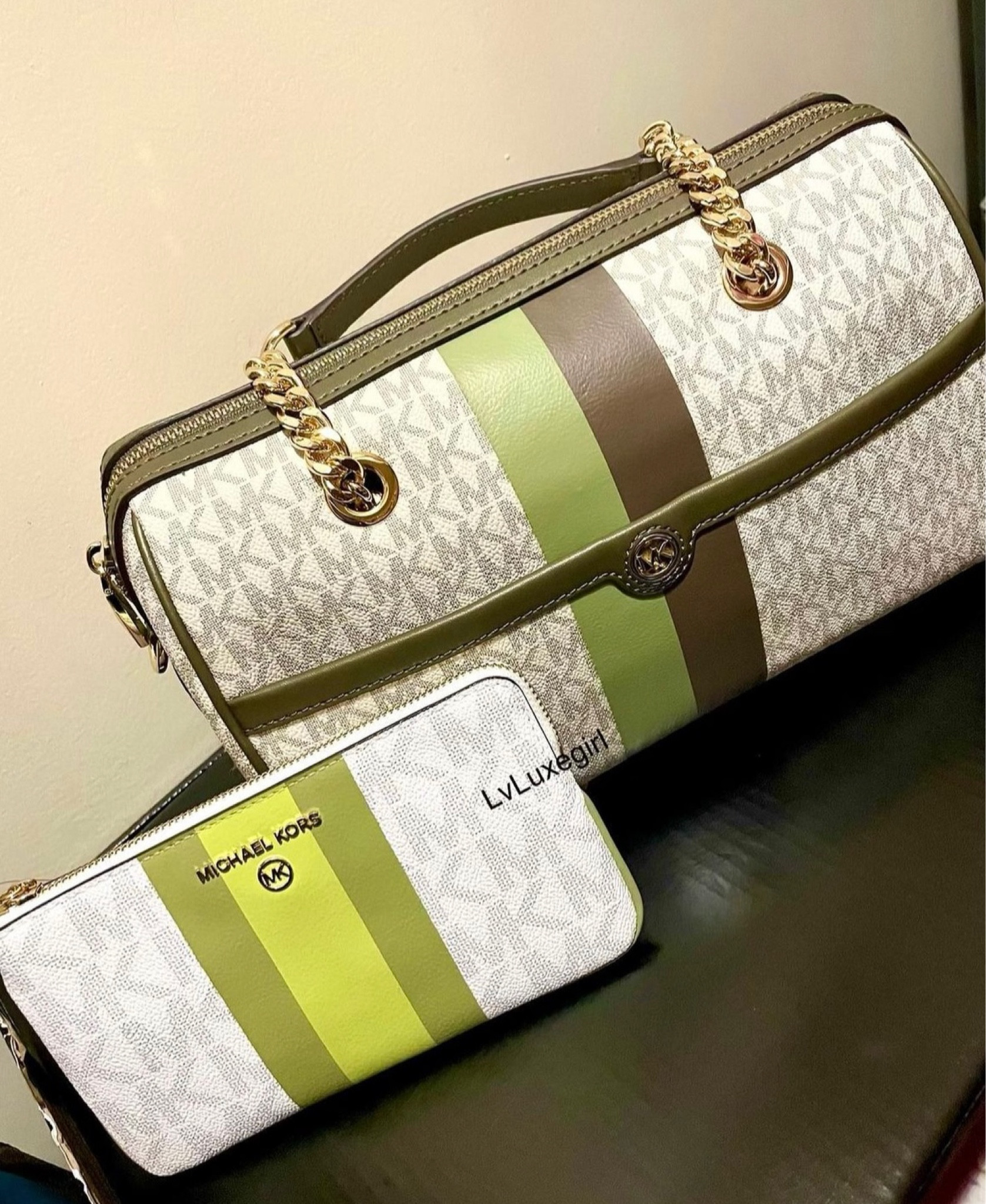 Michael Kors Blaire 
#michaelkors #mkbag #handbag #wristlet 

#LTKsalealert #LTKitbag #LTKSale