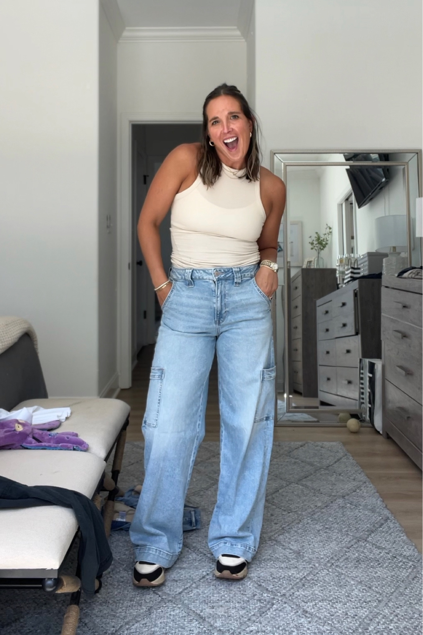 How freaking cuteeee are these pants 
These American eagle cargo jeans are so good! 
I’m in any true size 4 totally could have done a 2 as well but didn’t want the pockets to flair out! 

#LTKSale #LTKSeasonal #LTKsalealert