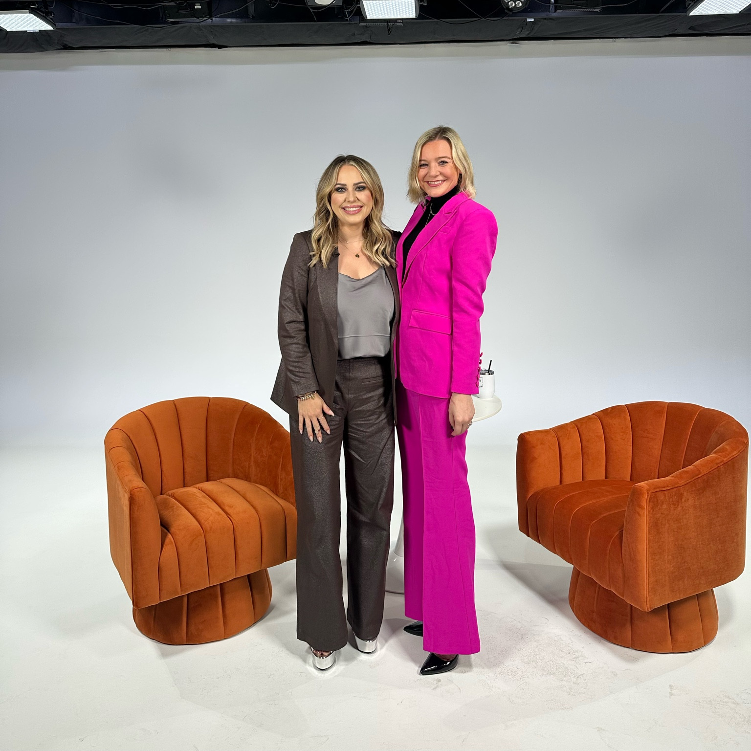 Business but make it shimmer and shine!!
This brown suit has a stunning silver shimmer and can be dressed up or down. Bonus points for stretch & comfortable material.


#LTKfindsunder100 #LTKworkwear