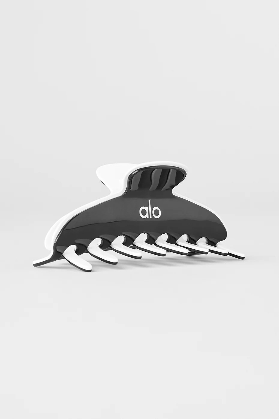 ALO | Outline Claw Clip in Black/White | Alo Yoga (US)