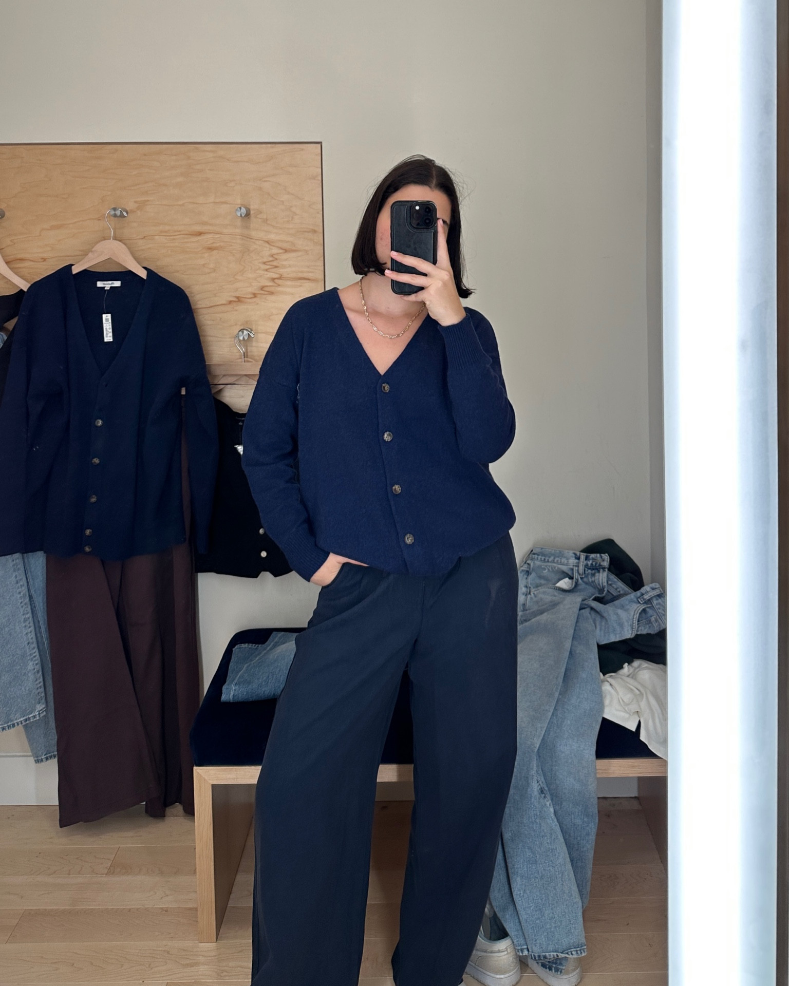 Monochromatic look / navy blue cardigan 

#LTKeurope #LTKworkwear #LTKxMadewell