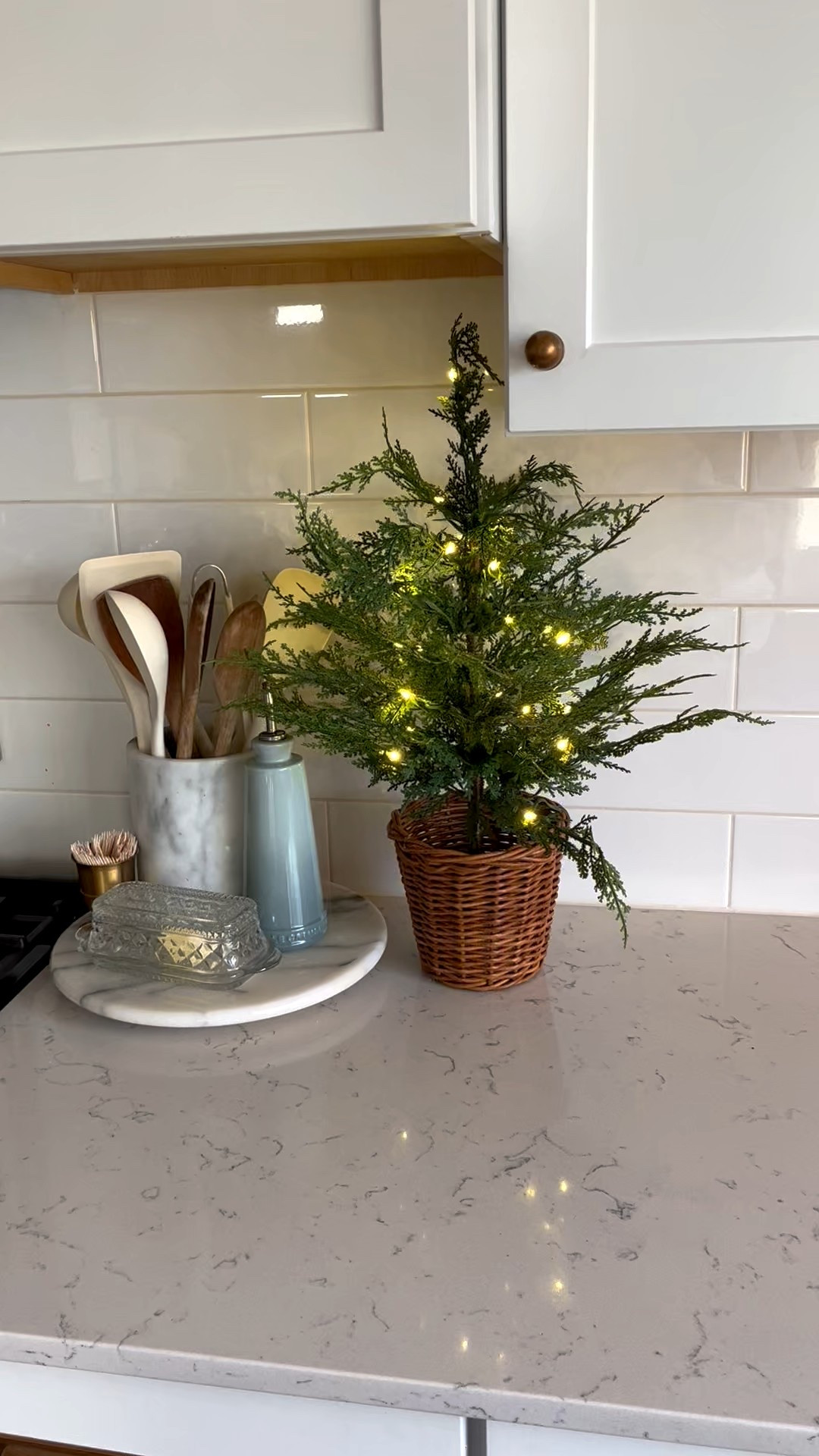 Pre lit faux tree from Walmart

Pine tree, Christmas decor, affordable Christmas decor, Walmart home, my Texas housee

#LTKHoliday #LTKFindsUnder50 #LTKHome