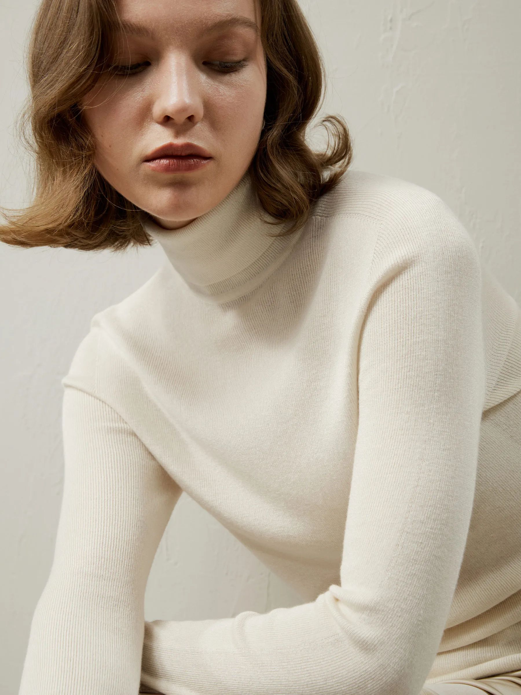 Seamless Silk-Cashmere Blend Turtleneck Sweater | LilySilk