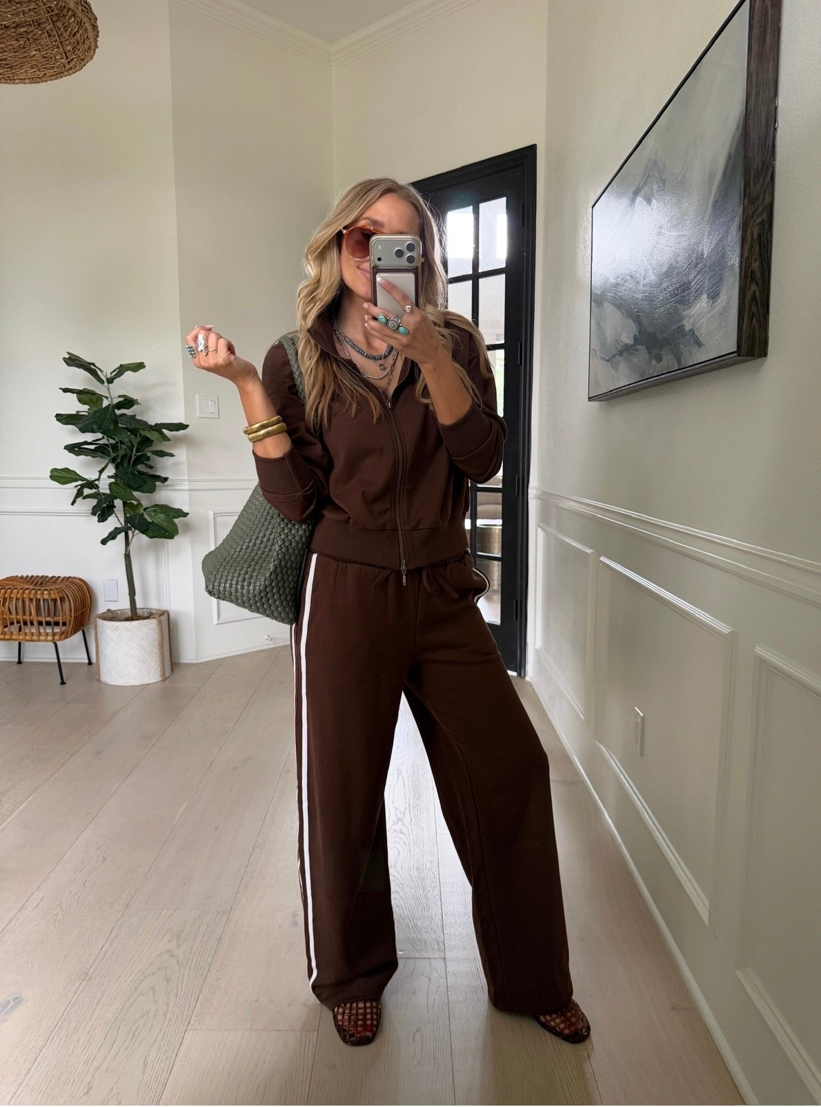 Just found my school drop off uniform for fall/winter 🤭✨