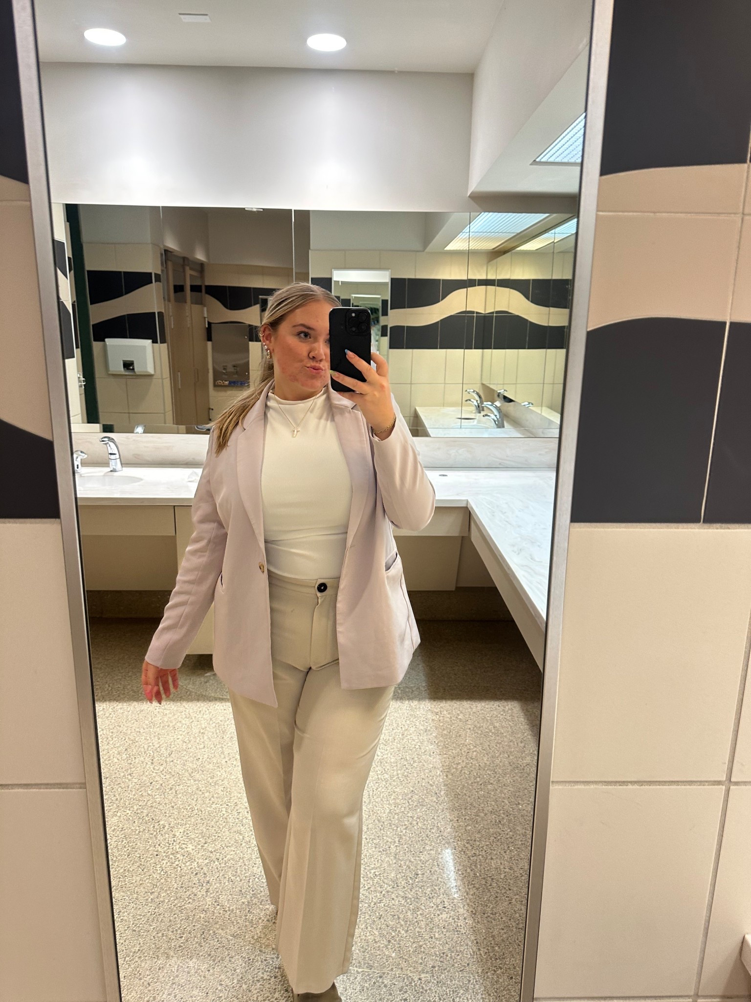 Manifesting spring! My pants are from Primark but they no longer have them on their website so I linked a similar pant from amazon and then also my favorite super comfortable pants from halara that are a darker brown! 

#LTKFindsUnder100 #LTKWorkwear