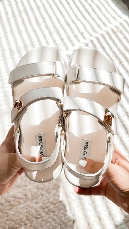 Sandal Unboxing
Steve Madden Mona Sandals, got my normal size!
Target now has an identical pair so I’m linking both 

#LTKSeasonal #LTKshoecrush #LTKunder100