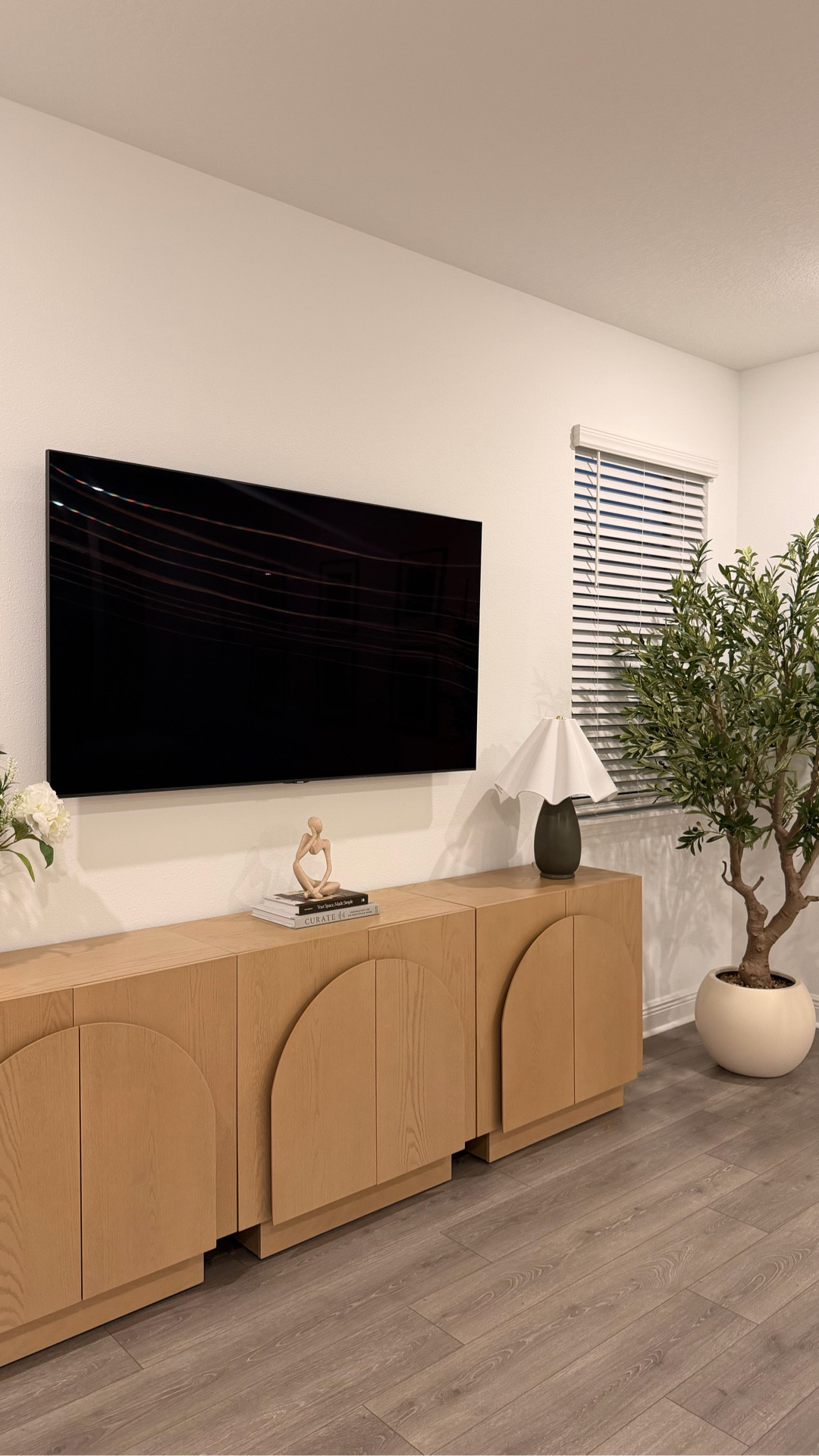 My Sunday reset routine 🤍

A simple clean, cozy touches, and a reset that makes going back to work tomorrow feel so much easier, especially when I have Disney plans after work ✨

Everything I used is linked here 🤎

#ltkclean #cleanwithme #sundayreset 

#LTKHome #LTKU #LTKvlog