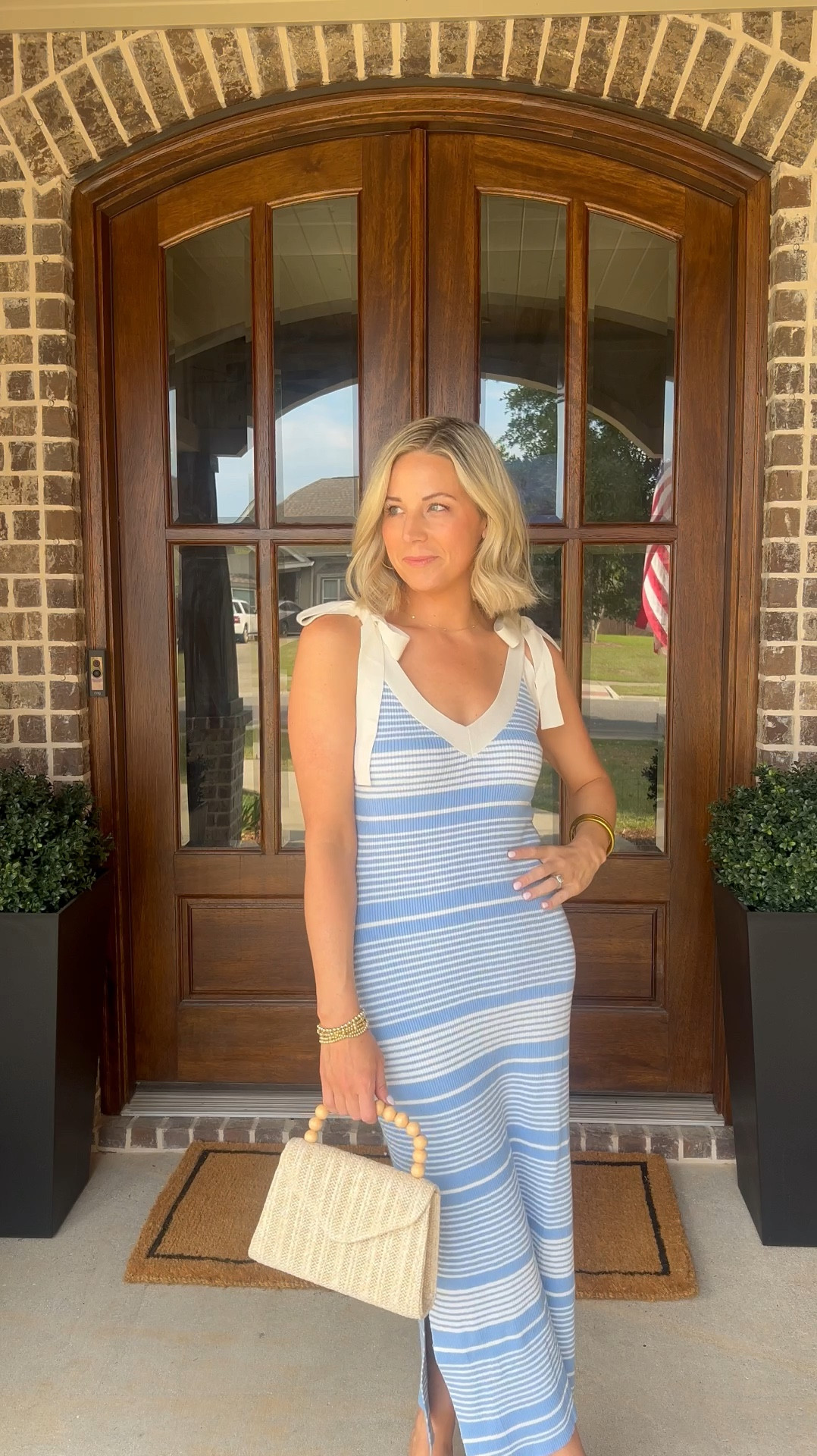Amazon must have dress! Obsessed with this one. I’m in the size small. Super stretchy and not clingy at all! 

Shoes- Target
Purse- old TJ Maxx but linking similar options 

#LTKVideo #LTKstyletip #LTKfindsunder50