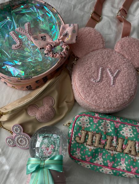 ENDLESS thank you’s to Stoney Clover Lane for sending me the Disney Mickey & Minnie’s Holiday Collection 💗🎄🤩🥹🎁🐭✨

The pink, white and green color combo is literally made for me and I’m so obsessed with all these pieces! 

The collection is available to shop NOW so go get it! 💗 (fanny pack is a store exclusive!)

Ig: @jkyinthesky & @jillianybarra

#disney #disneystyle #disneychristmas #disneyholiday #disneyholidays #stoneyclover #stoneycloverlane #mickeymouse #minniemouse #disneyaesthetic #disneyaccessories #disneyblogger 

#LTKitbag #LTKHoliday #LTKSeasonal
