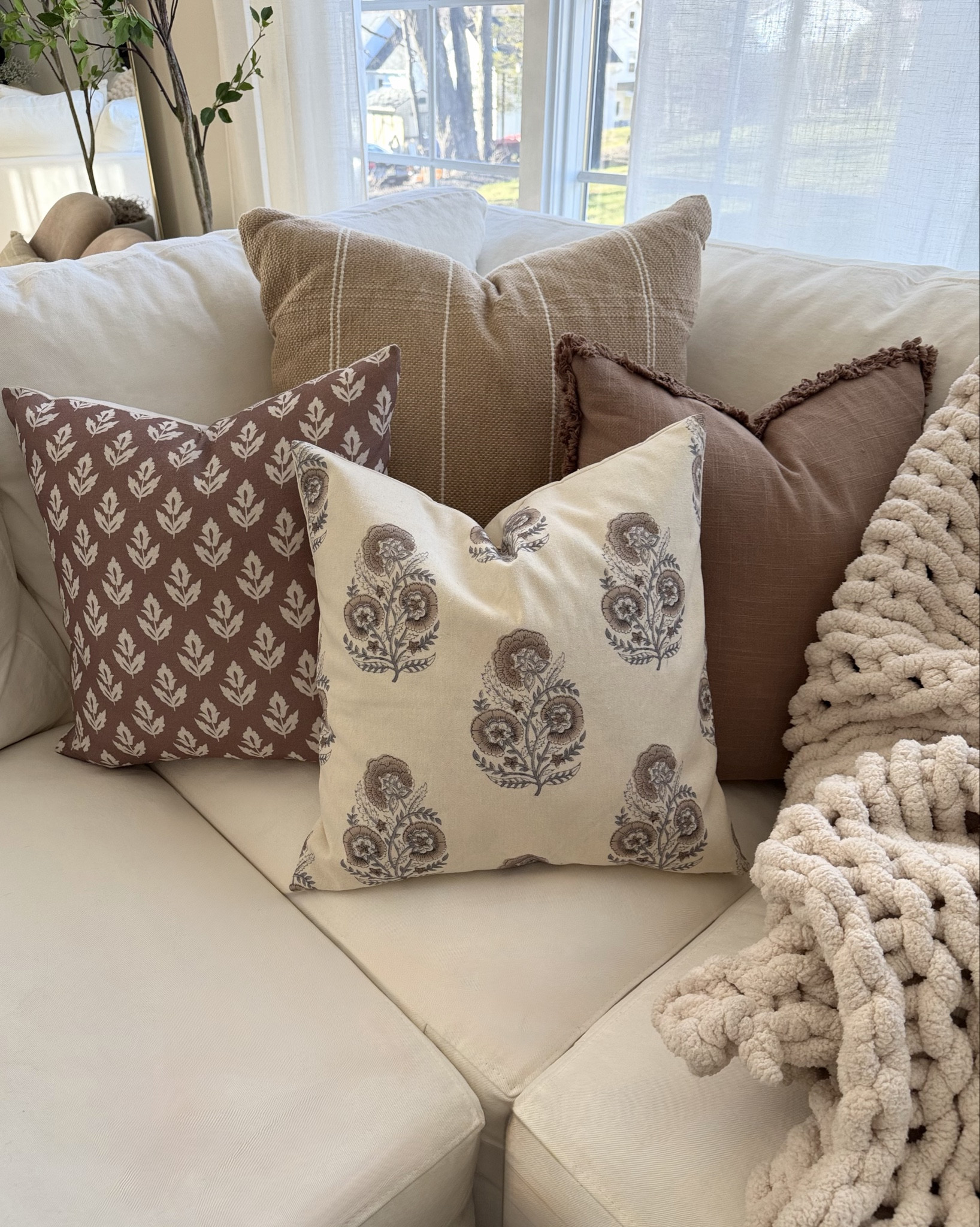 simple, neutral, elevated living room refresh:  brown & white neutral throw pillow combos 🌸 

.
.
modern farmhouse decor | neutral aesthetic | neutral pillow combo ideas | cottagecore | cottage chic style | modern home finds | pottery barn inspired decor at budget-friendly prices | summer throw pillows | grandmillenial style living room | white sofa styling

#LTKSaleAlert #LTKHome #LTKSeasonal