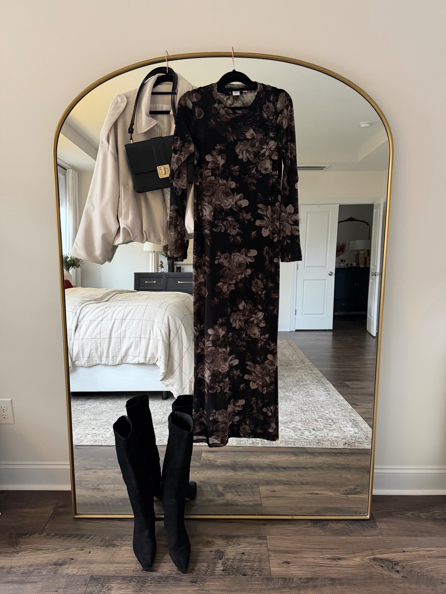 Holiday Outfit Inspo! This dress is currently under $45 

#LTKootd #LTKFindsUnder50 #LTKHoliday