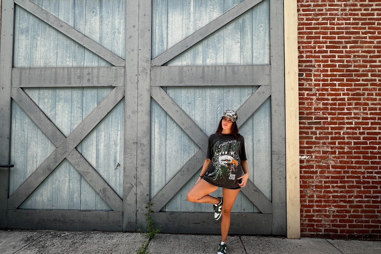 🦅 

@abercrombie has the best football merch