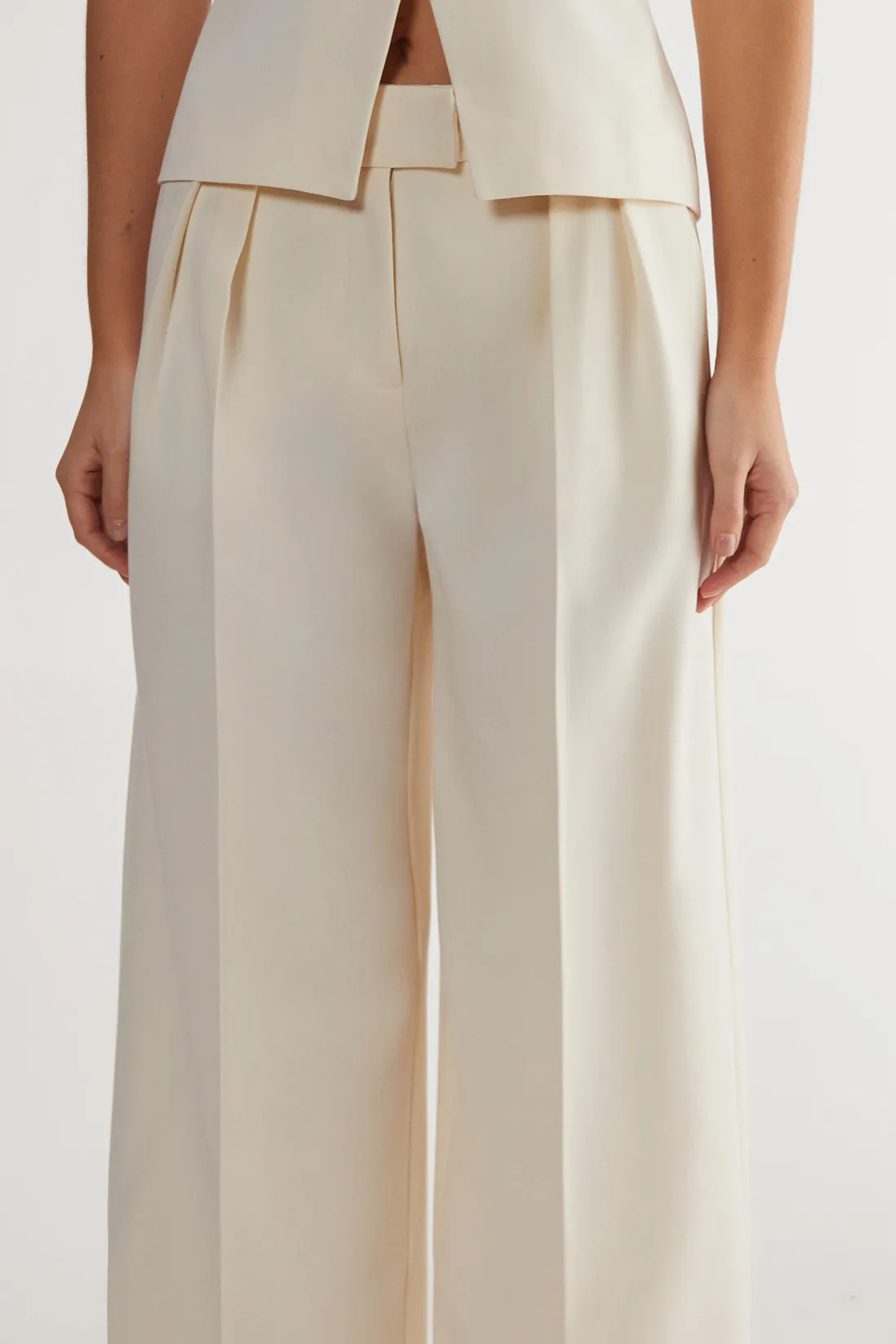Essentials Pleat Front Tailored Straight Leg Trousers | Boohoo.com (UK & IE)