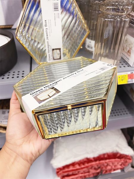 Under $20! Great gift idea! Just add some goodies! ✨

Hexagon Ribbed Clear Glass and Brass Hinged Top Jewelry Box ✨

#glass #jewelrybox #ribbed #clear #brass #mothersday #walmart

#LTKGiftGuide