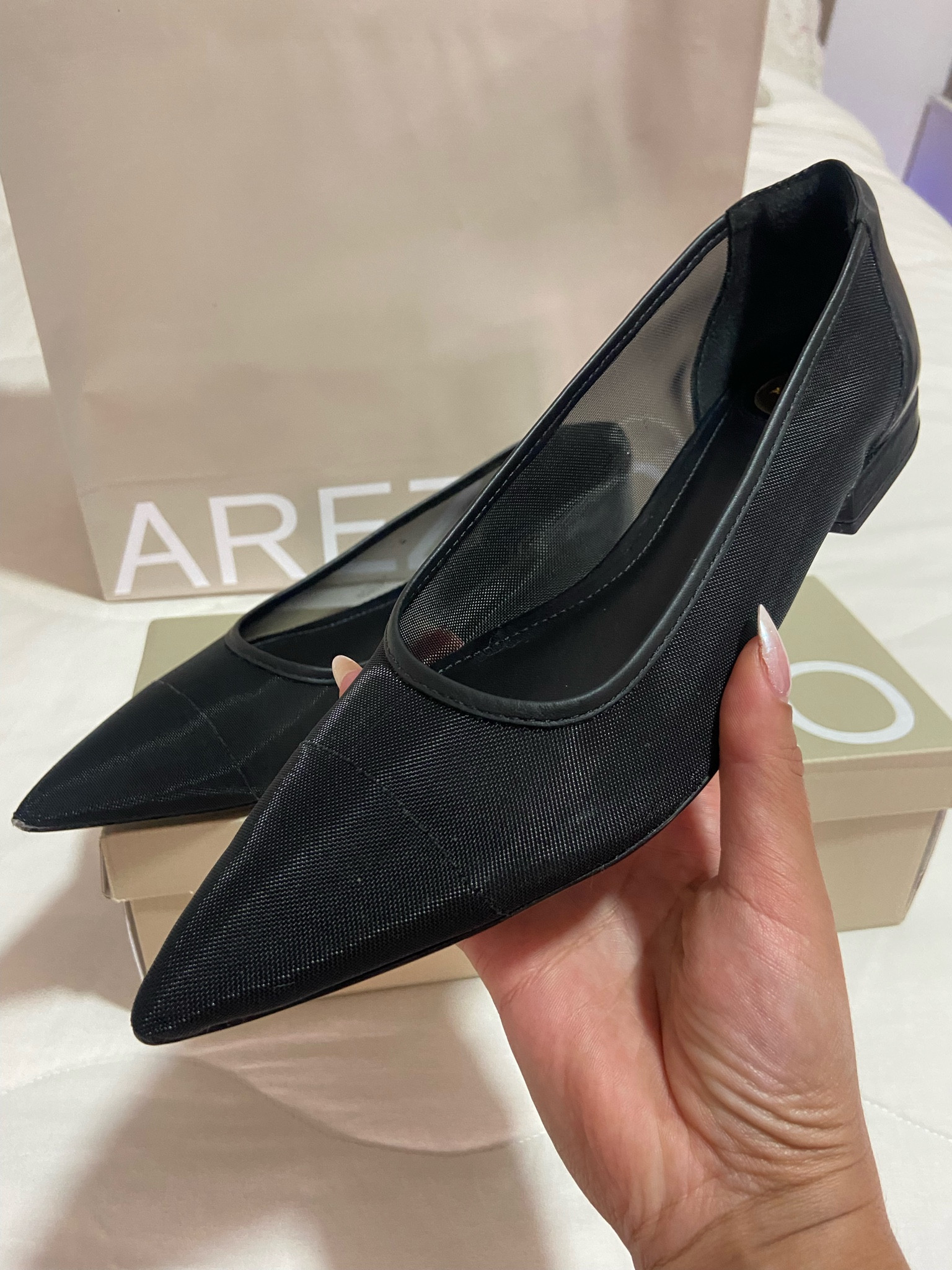 Aquela sapatilha perfeita!!! 

Bico fino 
De telinha 
Preta 🖤

Arezzo 

#LTKbrasil