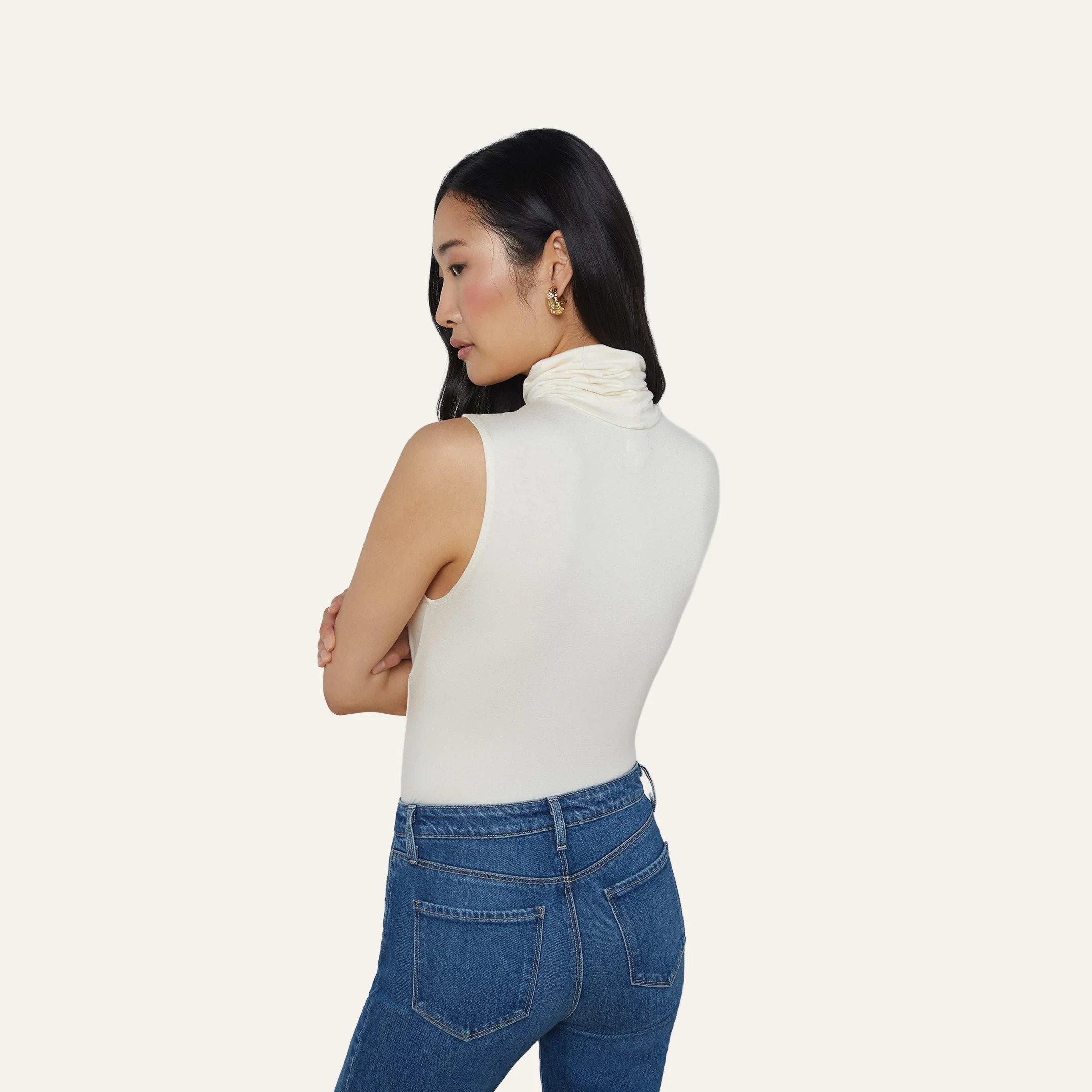 L'AGENCE - Ceci Sleeveless Turtleneck in Vintage White | L'Agence