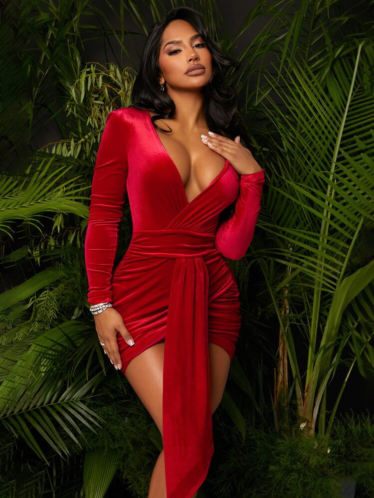 SHEIN SXY Vestido ajustado de cuello cruzado cruzado con tira con fruncido fruncido de terciopelo | SHEIN