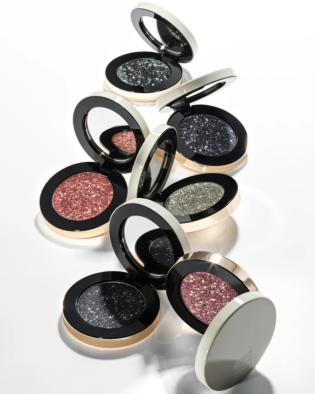 Multi-Chromatic Eyeshadow With A Metallic Finish - MAKE Beauty | MAKE Beauty