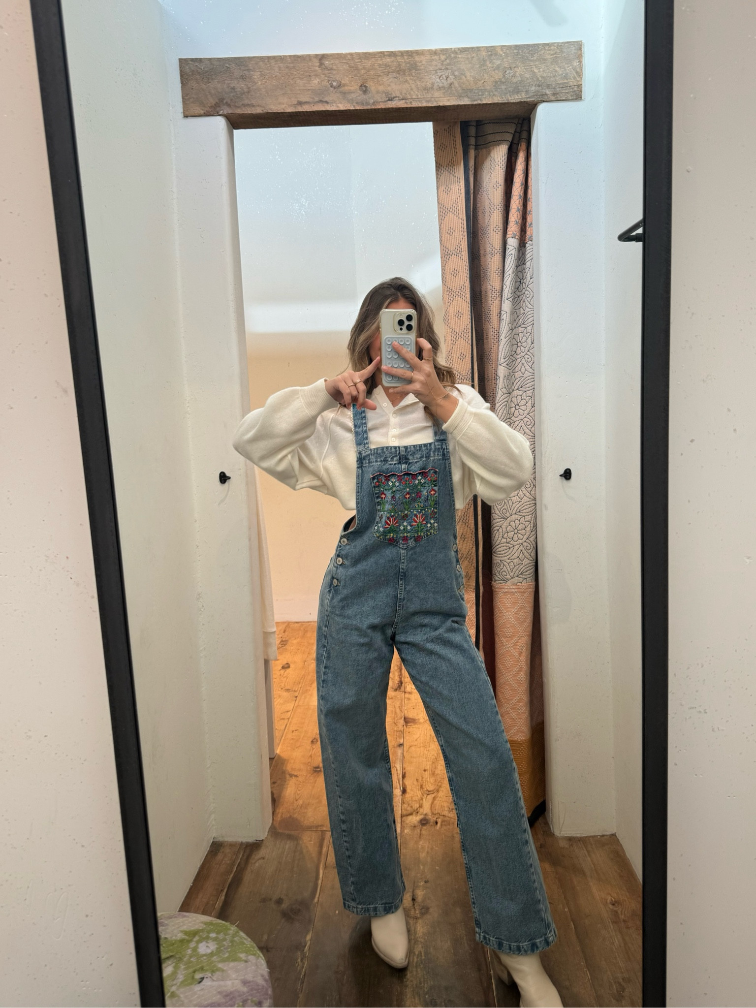 wearing an xs in the overalls and small in the top ✨

#LTKWatchNow #LTKSeasonal #LTKStyleTip