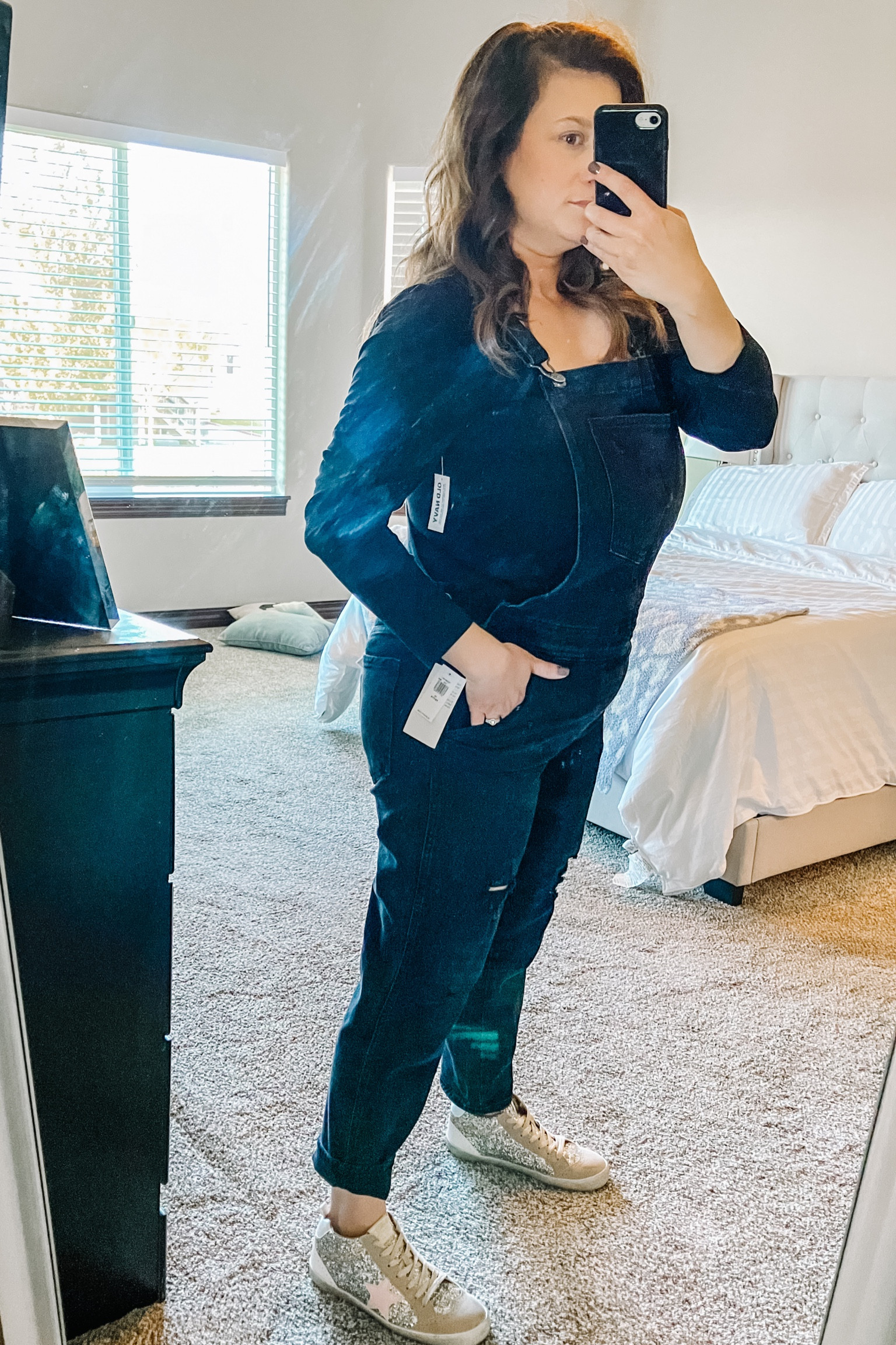 Size up two in overalls
Wearing a large petite in bodysuit

Women’s overalls, black bodysuit, square neck, midsize, fullbust, petite, old navy, high top sneakers, glitter sneakers 
Size 8, 34hh, 5ft 1”

#LTKmidsize #LTKfindsunder50 #LTKshoecrush