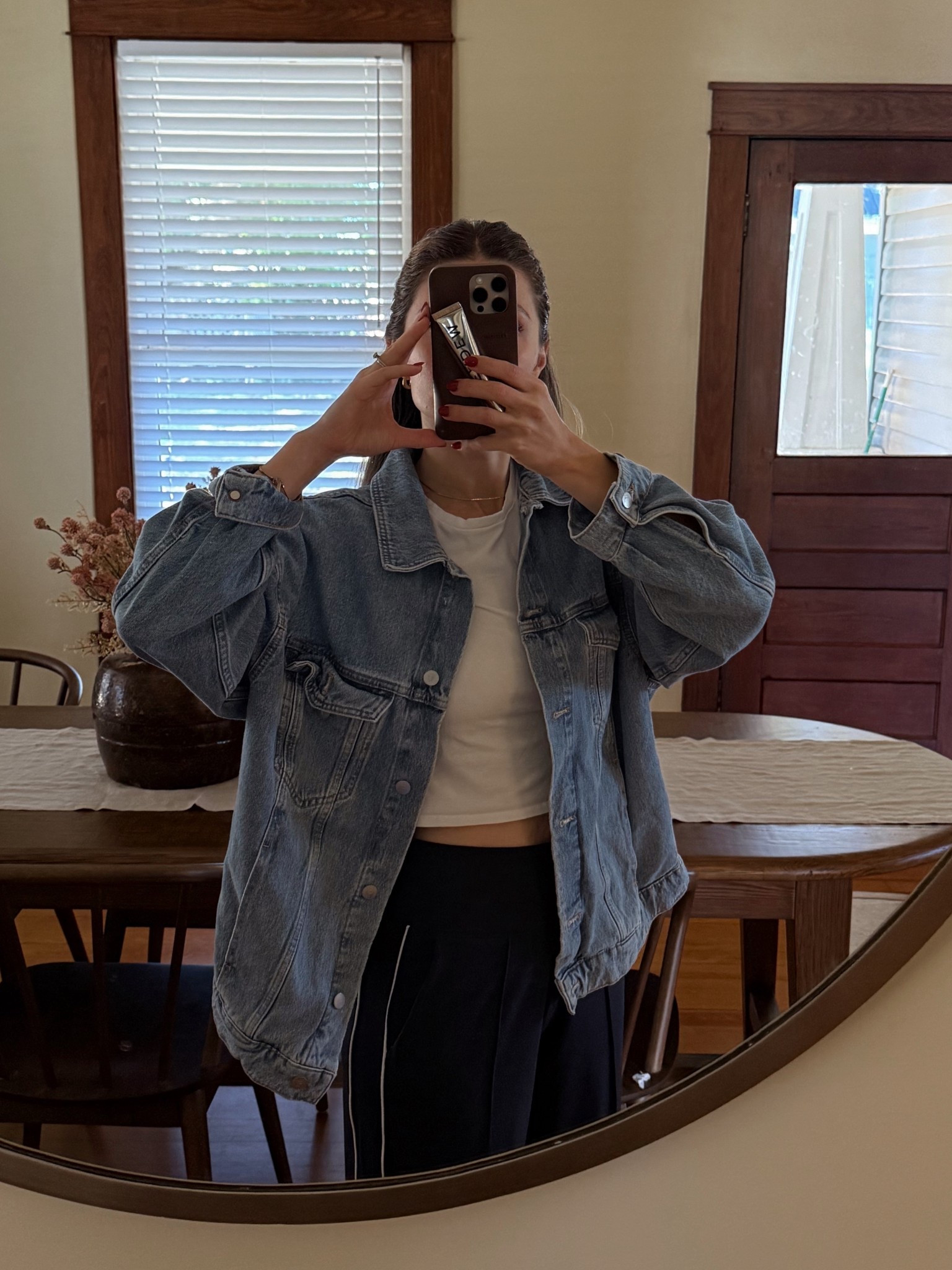 Most perfect oversized jean jacket, it’s all I’ve been wanting to wear!! I sized up to a med for an even more oversized fit and it’s 👌🏼 