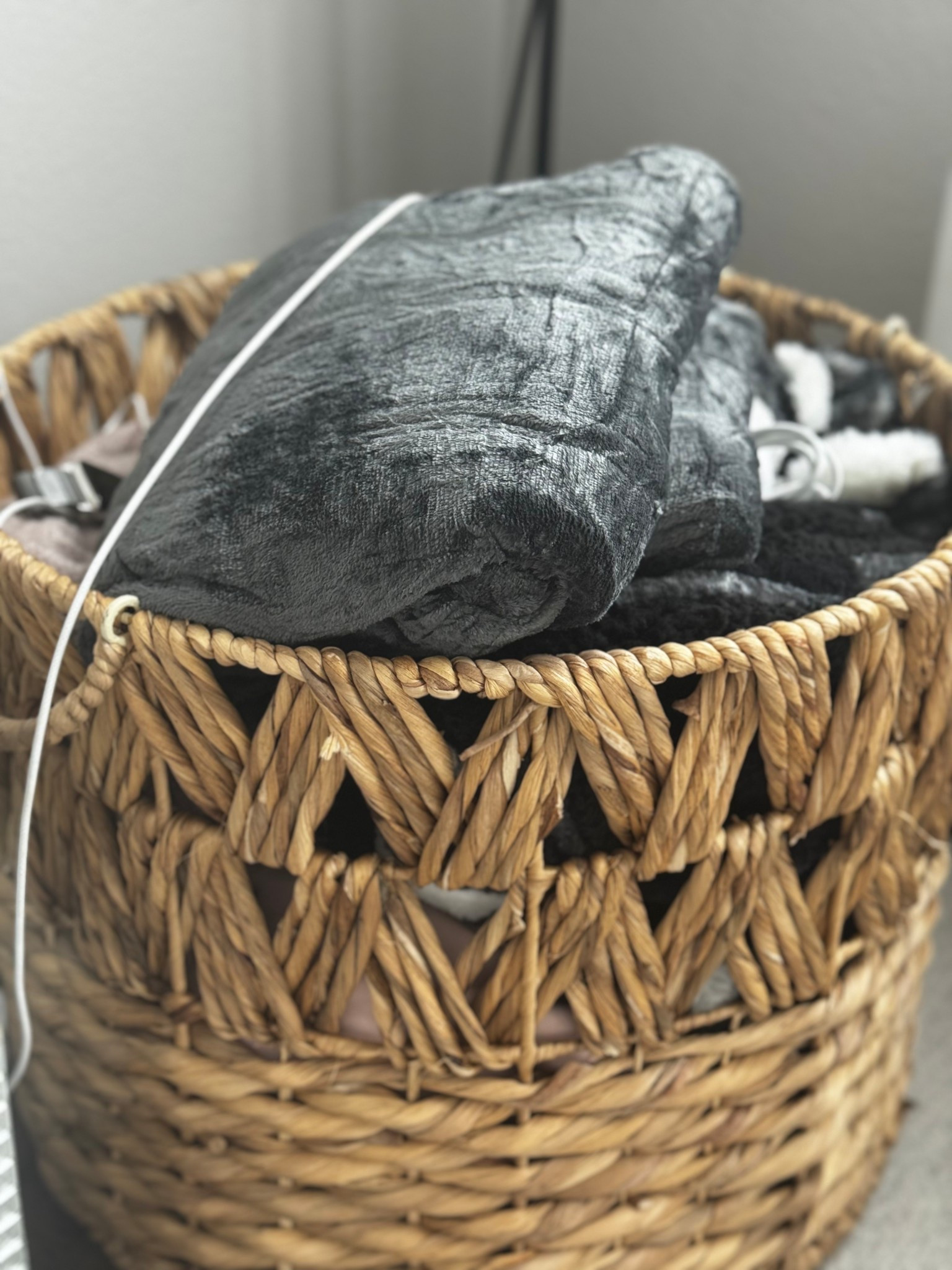 The only basket you’ll need for spring cleaning to keep blankets, toys and more organized.

Hyacinth basket, basket, laundry basket, spring cleaning

#LTKdayinmylife #LTKmomlife #LTKHome