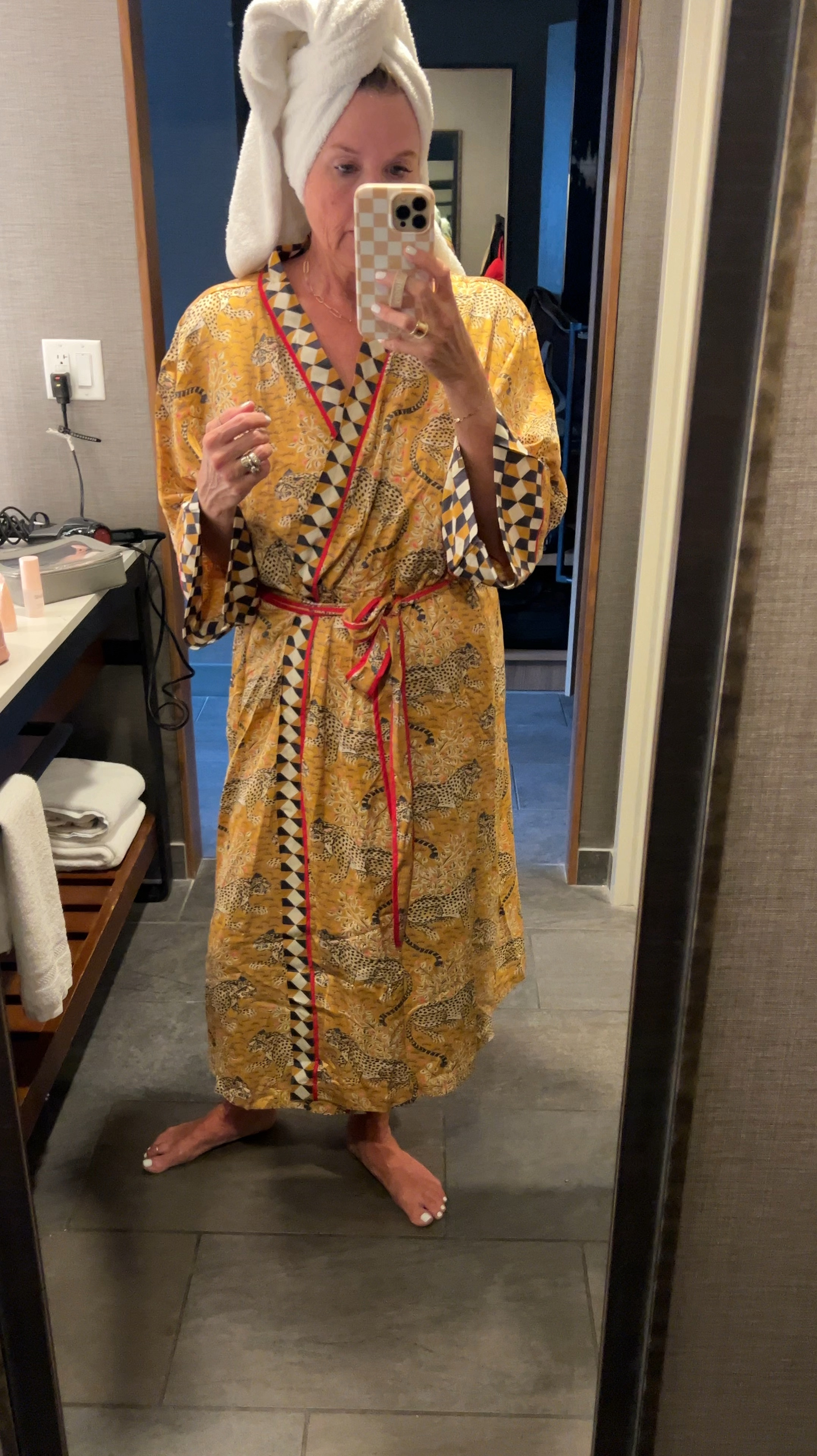 Need a new robe? And one you could wear styled as a kimono as well?

PrintFresh new silk robes are amazing🖤I adore the feel and so many fun patterns! This one is rich and elegant!

I can wait to style with jeans and a tank top with heels for date night ! 

#LTKVideo #LTKGiftGuide #LTKStyleTip