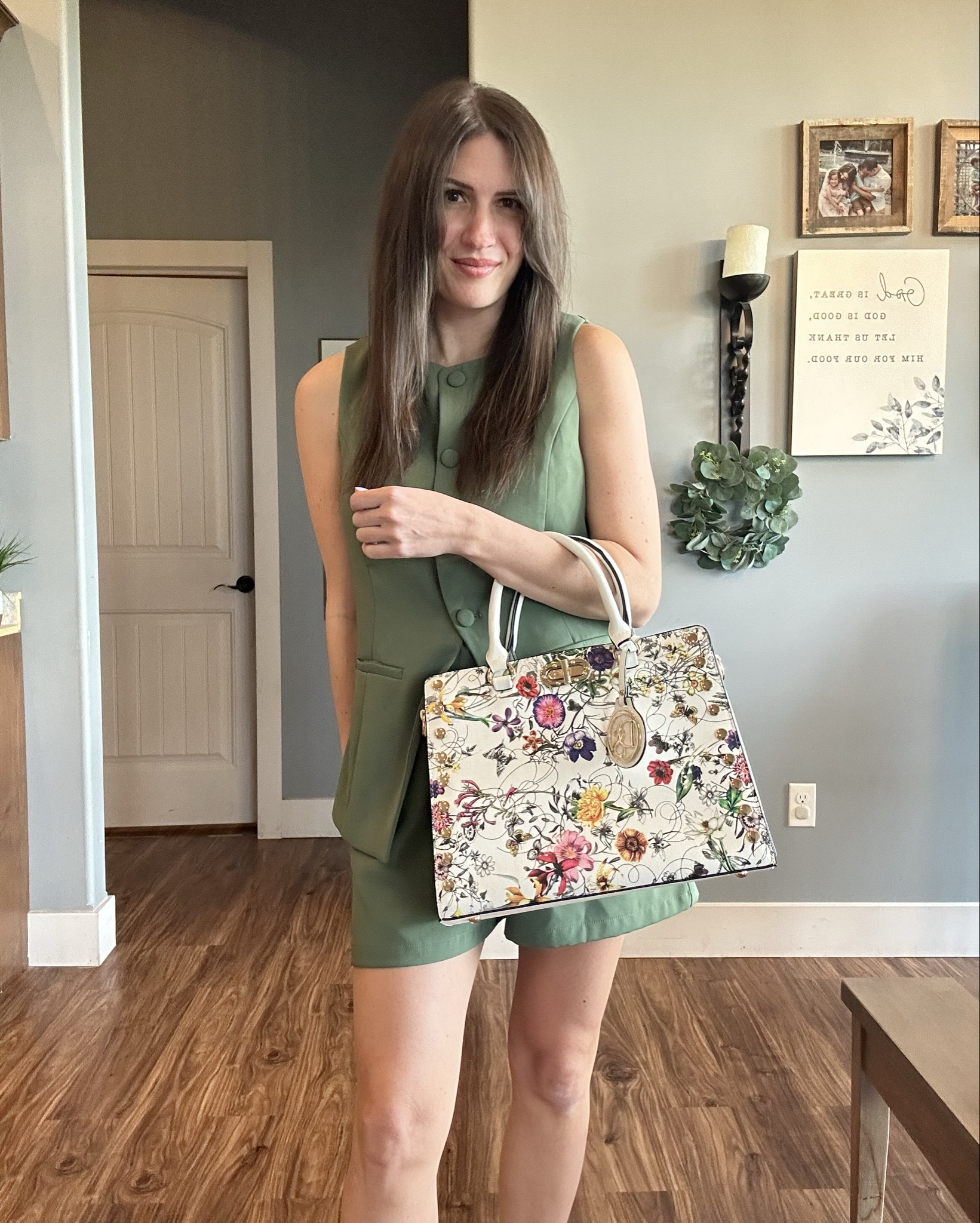 Can you believe this purse is from Amazon?! 

Floral purse | white purse | high quality bag | Amazon must haves | Amazon finds

#LTKWorkwear #LTKItBag #LTKFindsUnder50