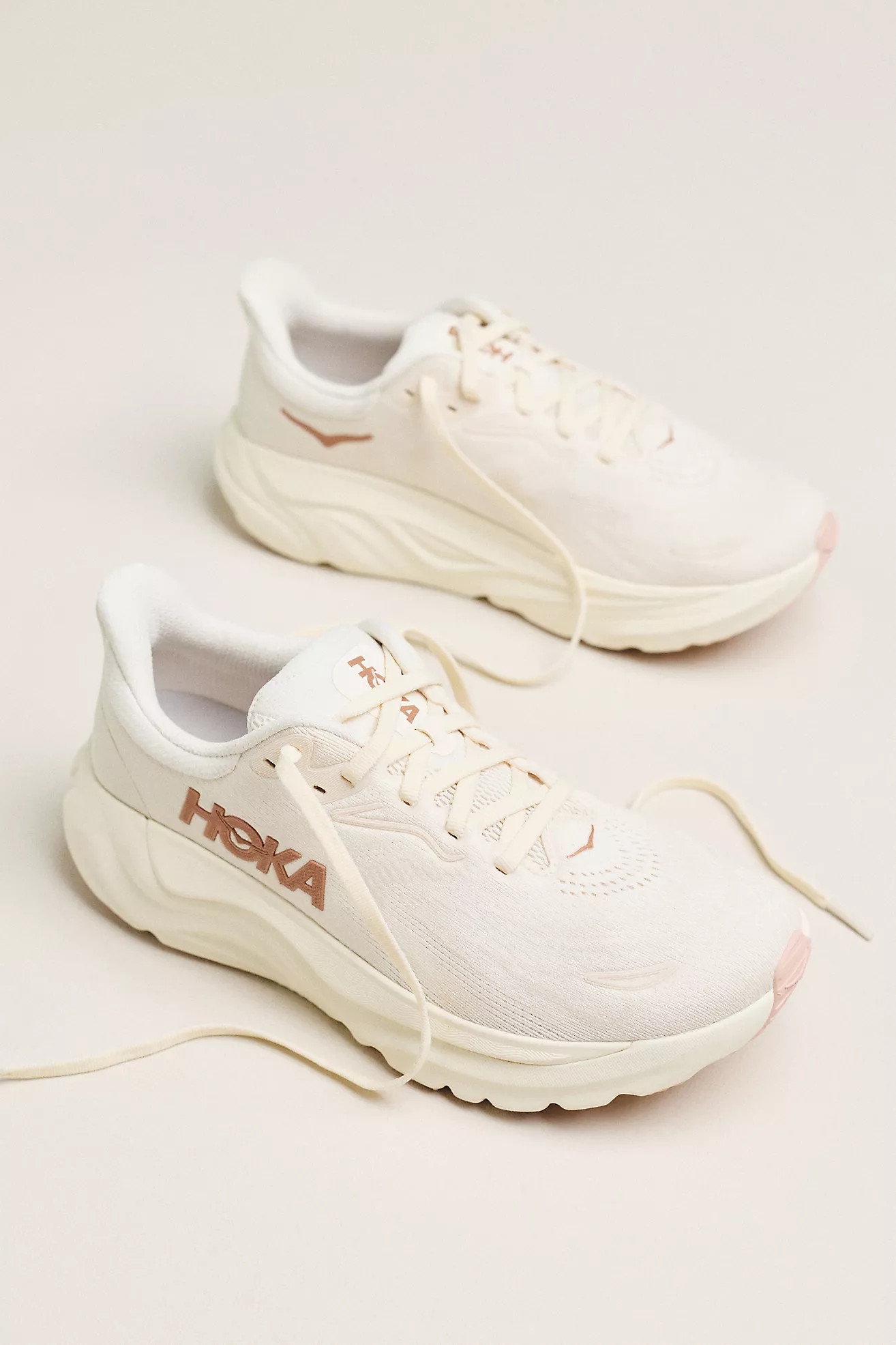 HOKA® Arahi 8 Sneakers | Anthropologie (US)