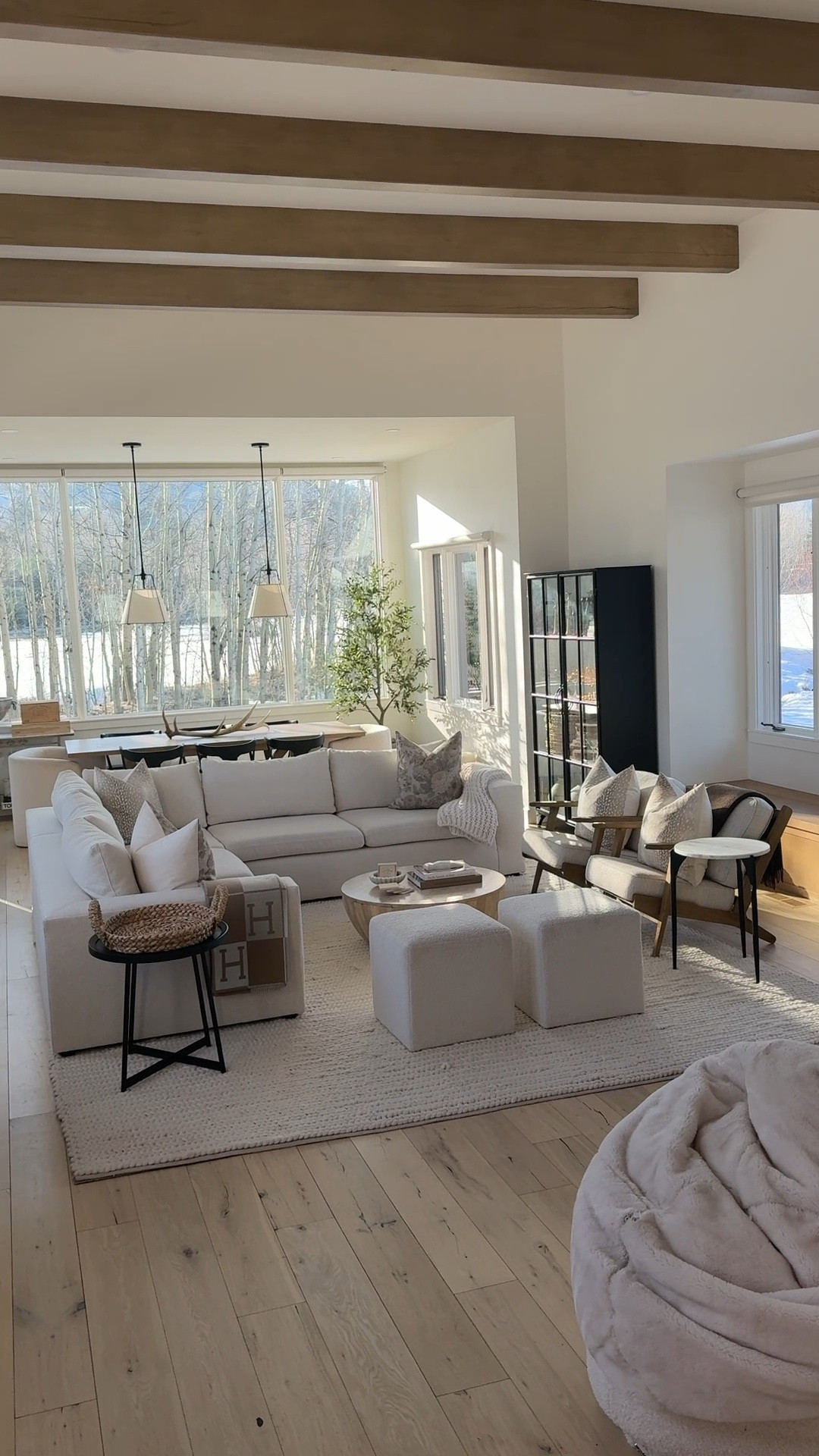 HOME \ living and dining room details🔗

Sectional
Rug
Coffee table
Side table
Chair
Amazon
Decor
Target 

#LTKSeasonal #LTKHome #LTKWatchNow