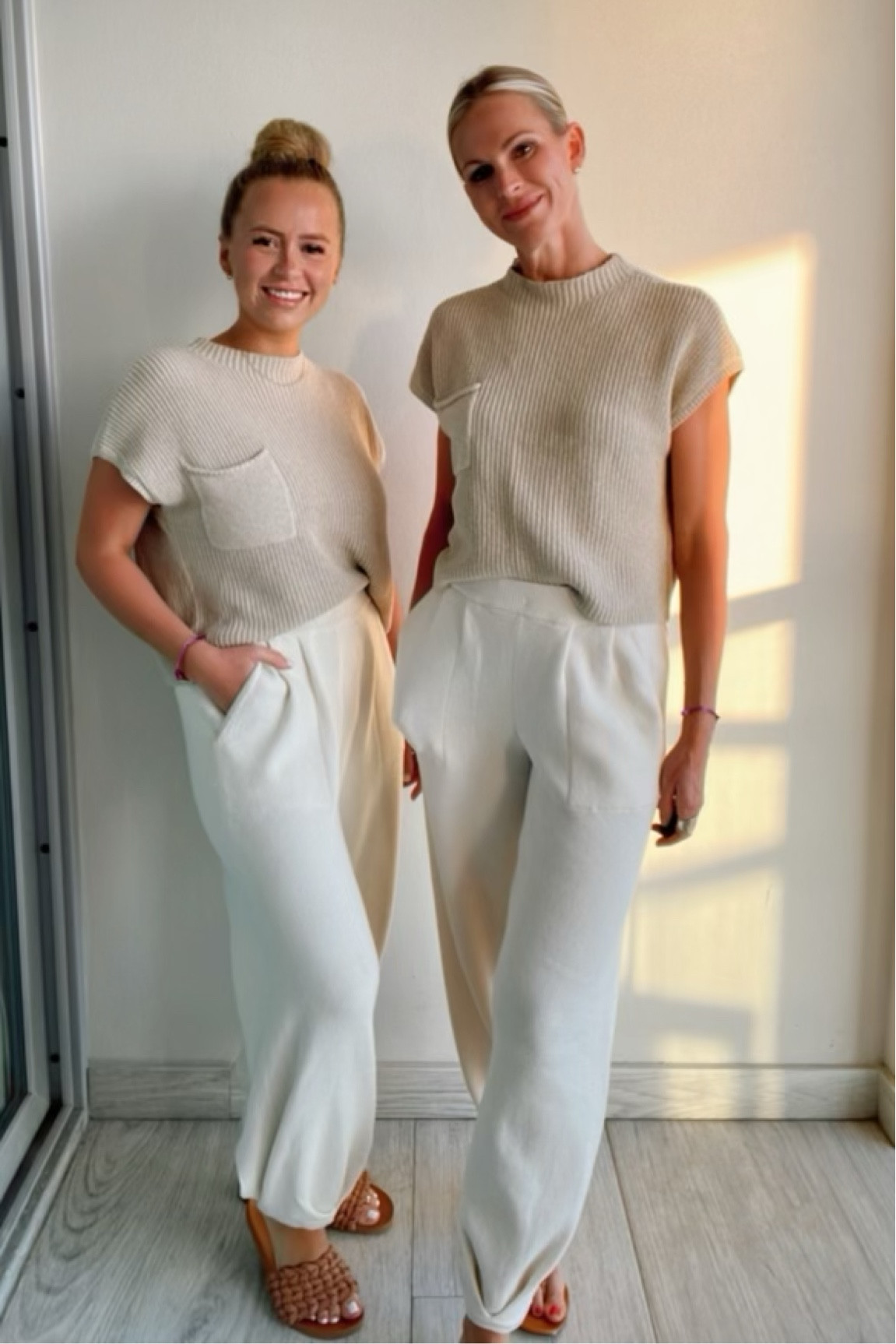 Free People set! Hands down the most comfortable set you will ever own! 💕 a
Anna is 5’9 wearing a small and I am 5’5 wearing a medium! I could definitely size down! 