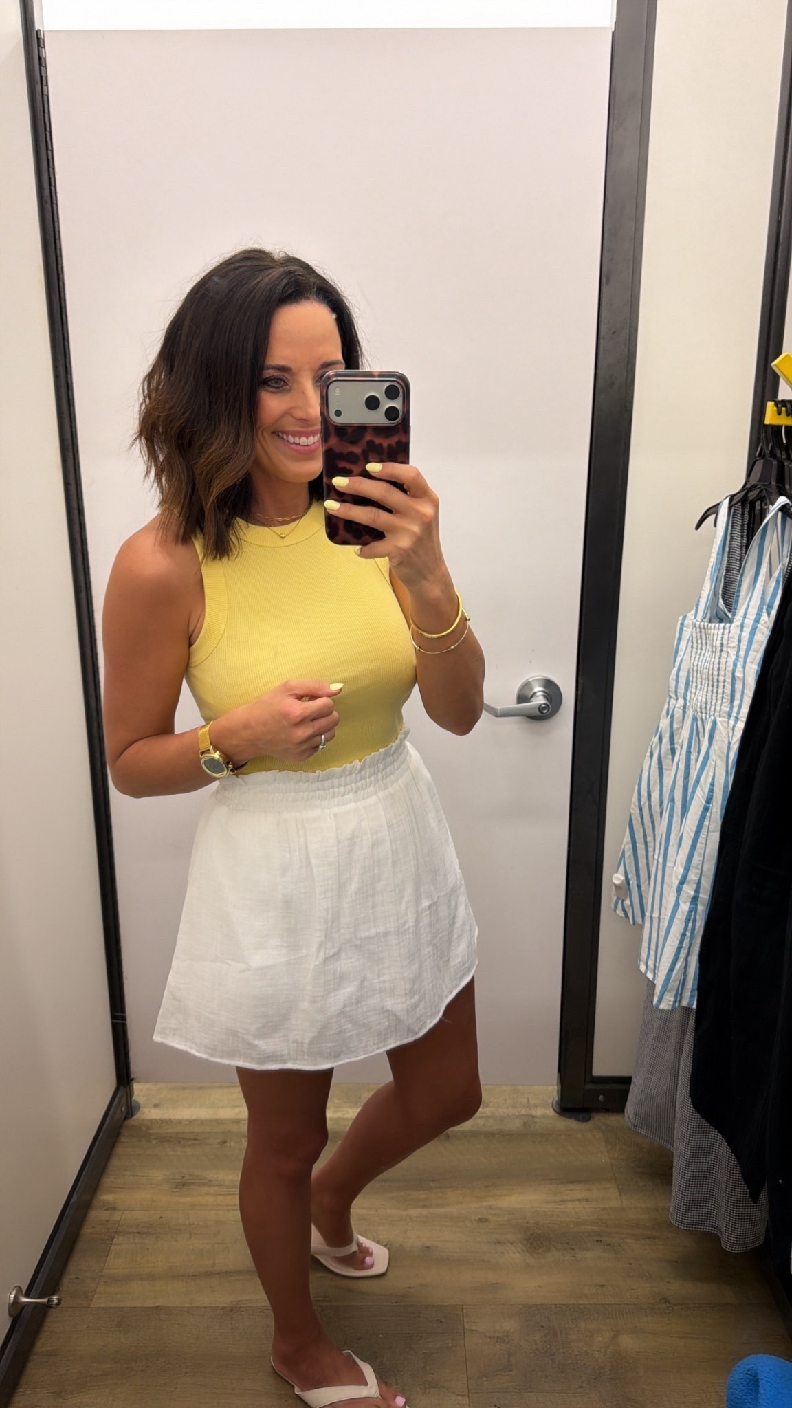 Old Navy basics are SO good 💛 This tank + linen skirt combo is lightweight, flattering, and perfect for summer days.

#oldnavystyle #summeroutfit #linenstyle #casualoutfit #affordablefashion 