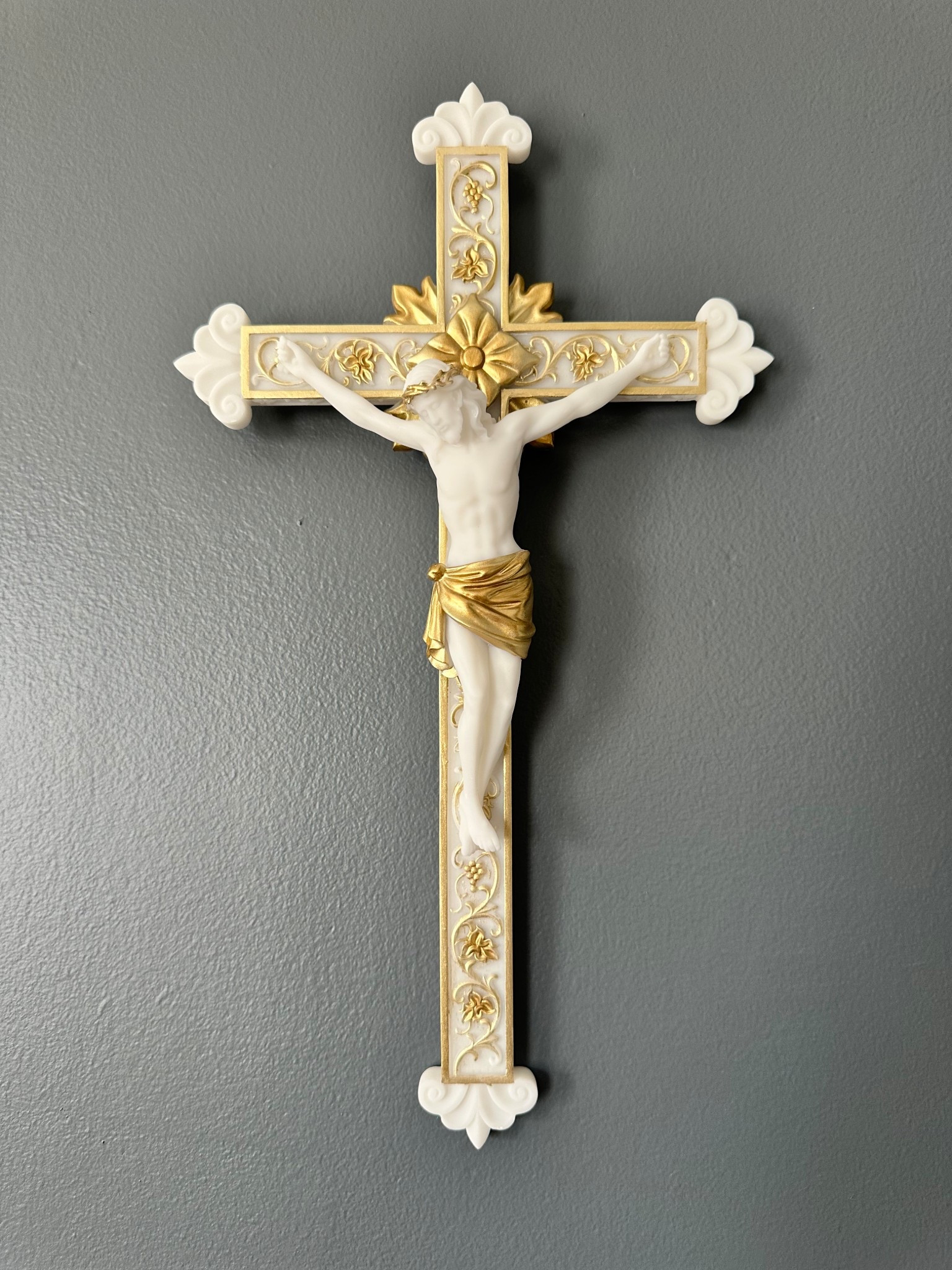 Love my beautiful new crucifix ✝️