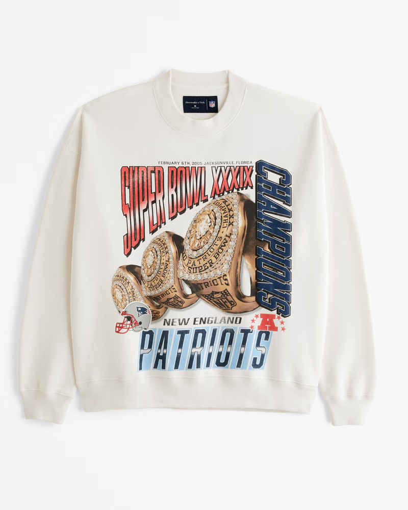 Abercrombie & Fitch Men's New England Patriots Graphic Crew Sweatshirt in Cream - Size XS | Abercrombie & Fitch (US)
