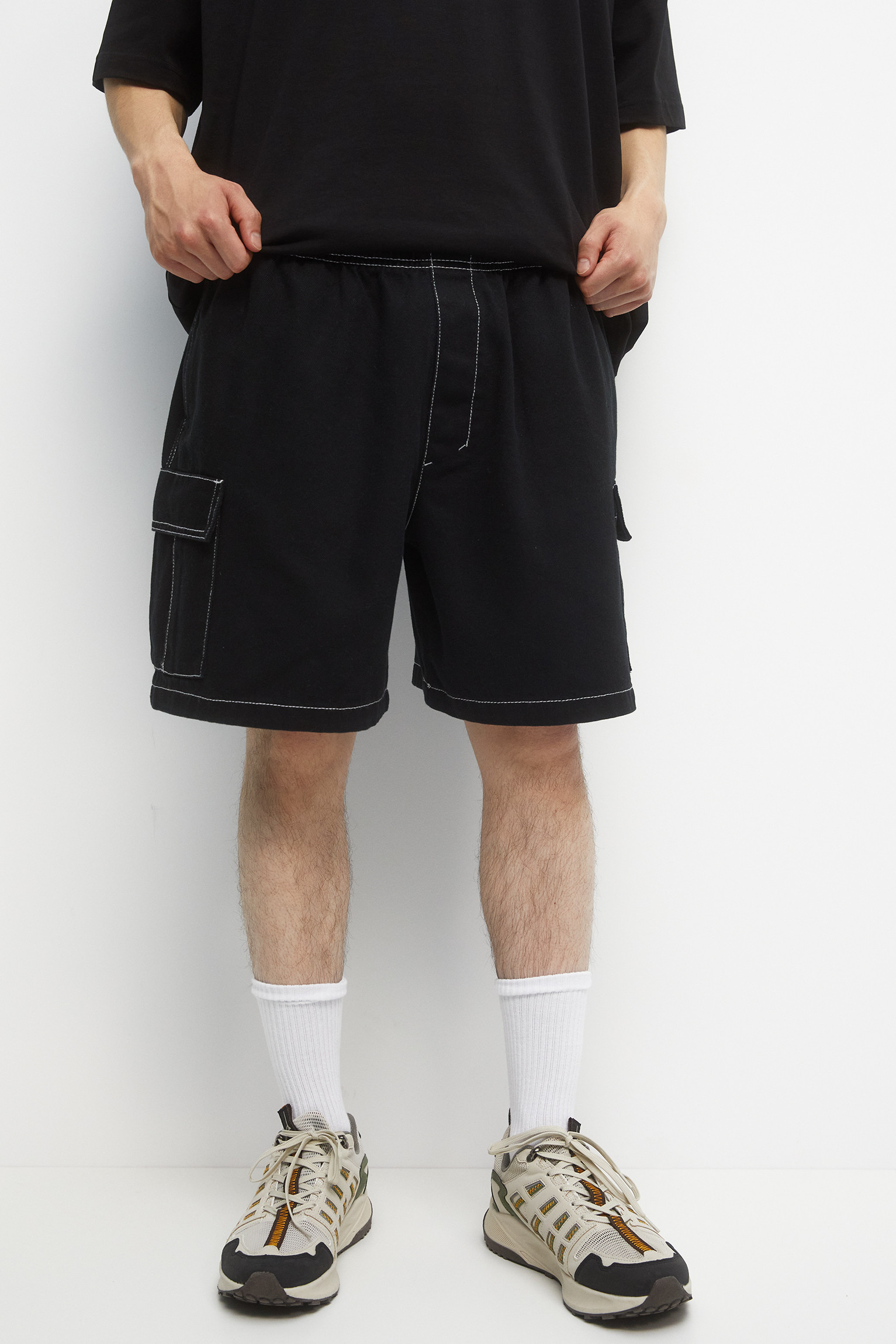 Cargo Bermuda shorts with contrast seams - pull&bear | PULL and BEAR UK