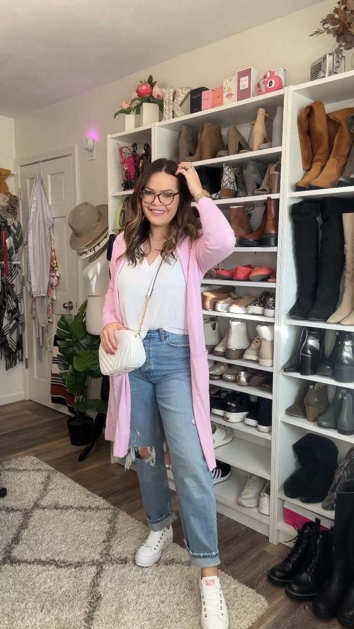 Casual night out outfit - midsize outfit - these dad jeans are the best! Wearing all items in my true size 

#LTKstyletip #LTKcurves #LTKfamily