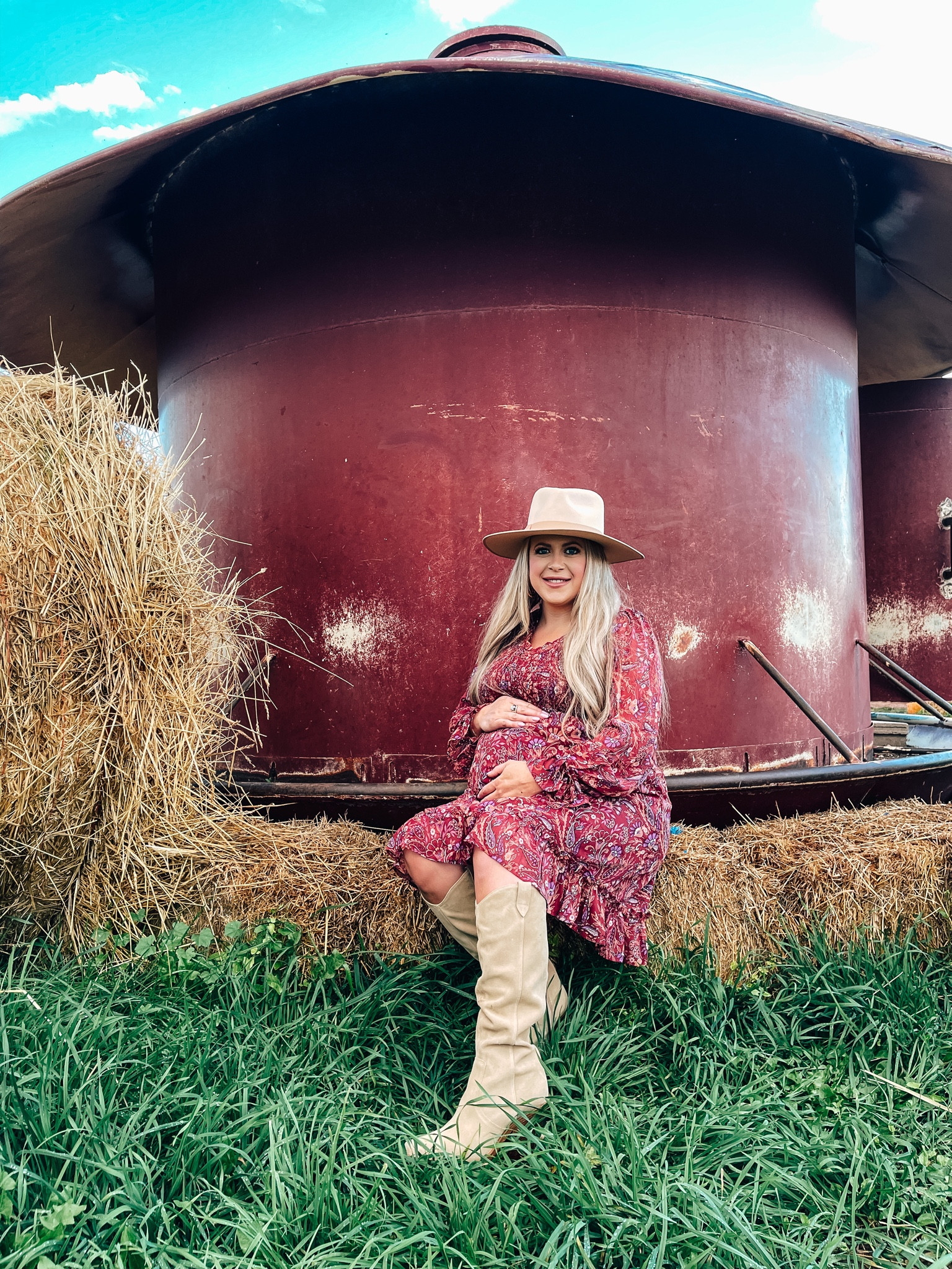 The perfect fall dress!

Pinkblush maternity dress 
use Code: SASHYAKBALLOU25OFF 

Maternity dress / date night / pumpkin patch / 

#LTKbump #LTKSeasonal