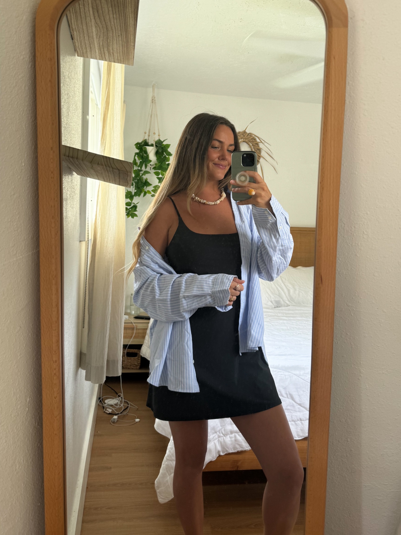 Wearing size M in the dress (it’s very stretchy!) and size XL in the shirt. 

#abercrombie #princesspolly 