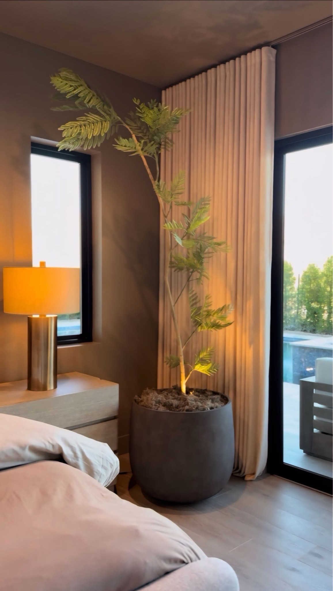 One of my favorite faux trees and planters set! My bedroom wasn’t truly made until these two showed up 🤩

Realistic faux tree 
Faux tree and planters set 
Modern neutral home decor 
Moody home decor 

#LTKHome