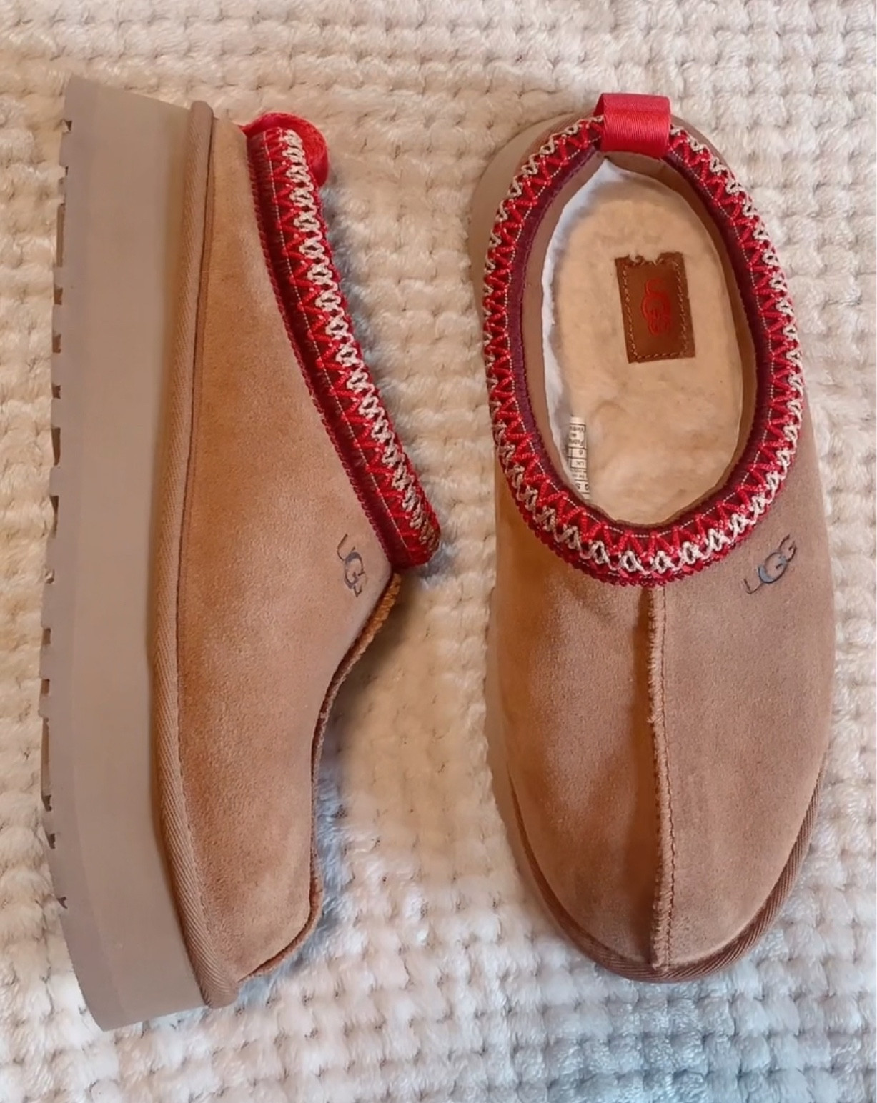Ugg Tazz platform slippers 🧸🍂

#LTKHoliday #LTKSeasonal #LTKshoecrush