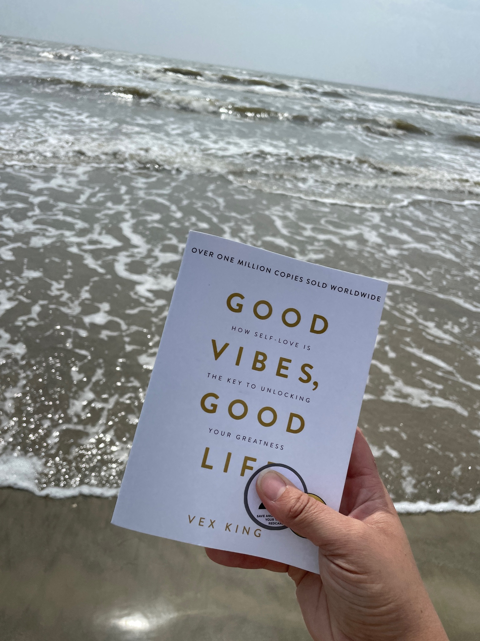 Good Vibes, Good Life🙌🏽 Adding new self help books to the bookshelf and so excited to continue to read more😍

Check out #Target in the book section and snag this baby for just $13.59!💗

#LTKBooks #SelfHelpBooks #GoodVibes #MomMustHaves #BeachReads 

#LTKsalealert