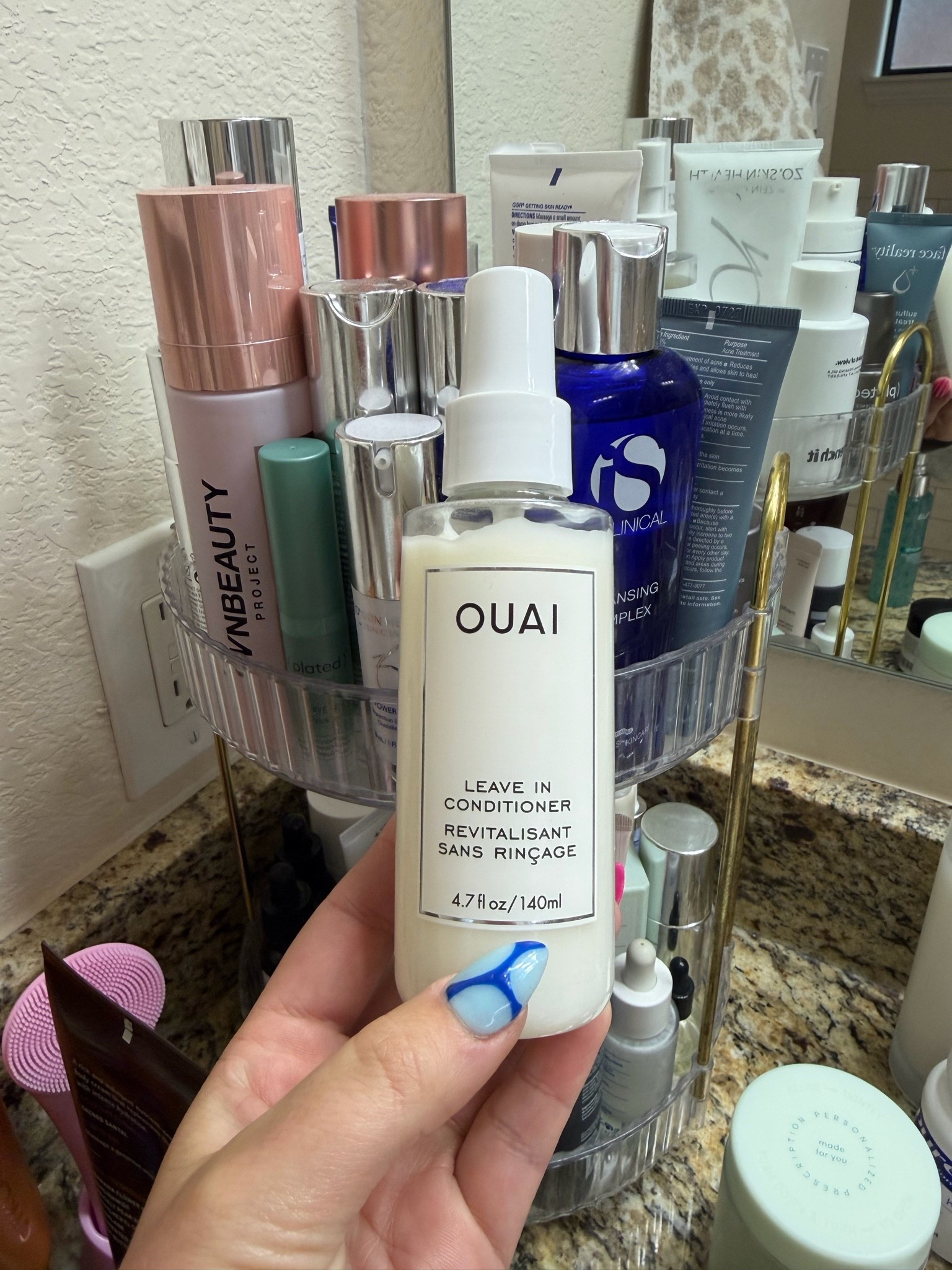 Leave in conditioner and heat protectant it smells so good!