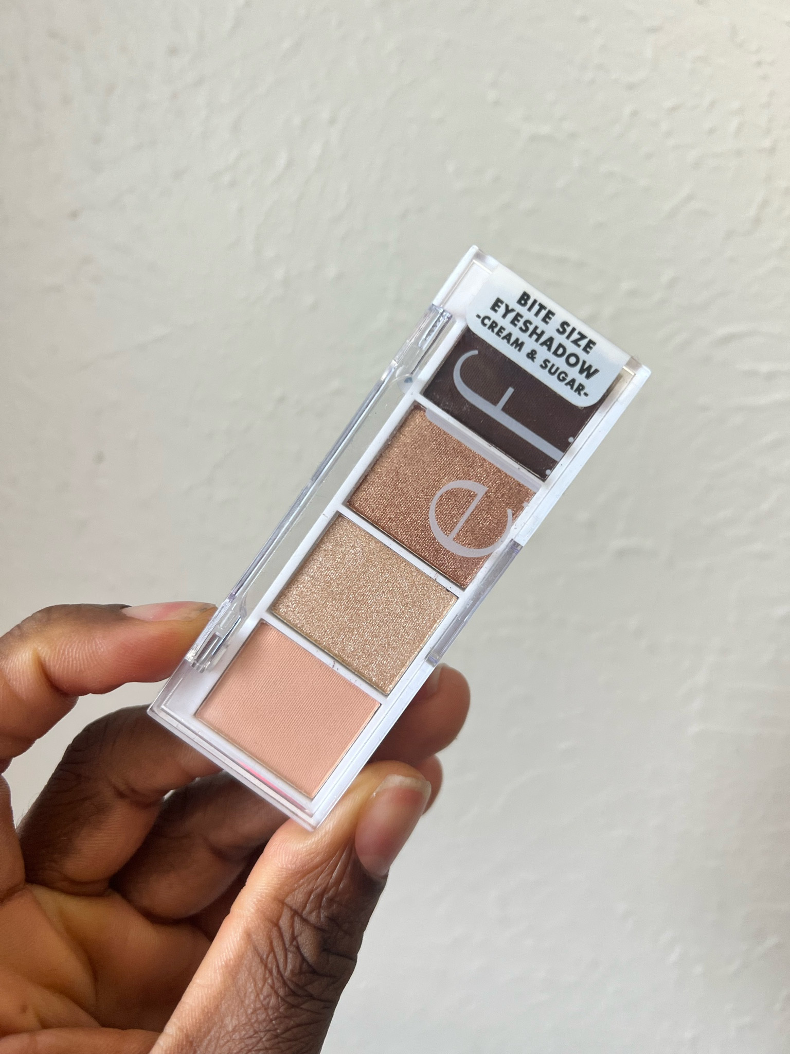 This is such an easy to use eyeshadow for quick, everyday and work appropriate looks! 

#LTKGiftGuide #LTKHoliday #LTKbeauty