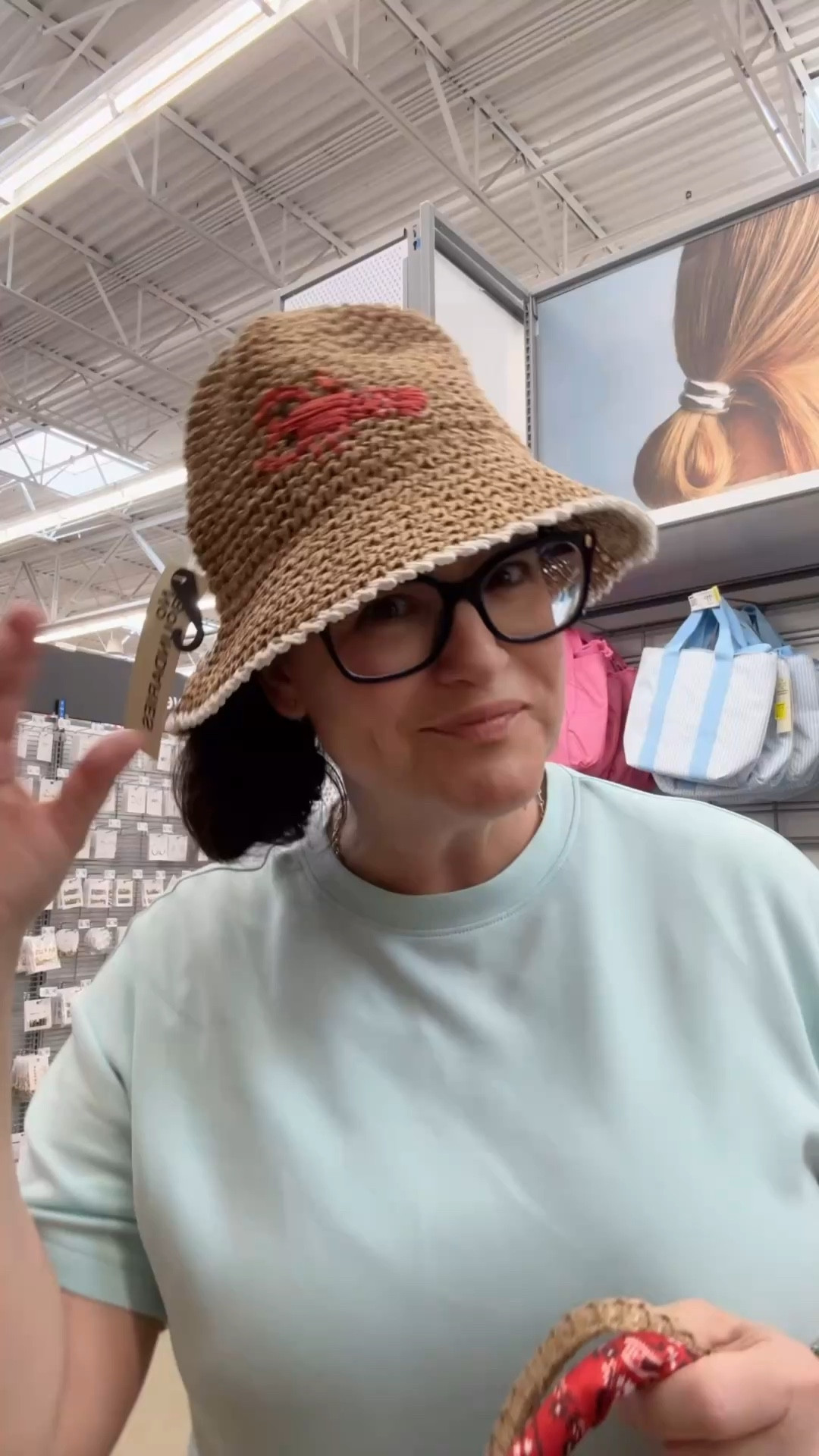   Accessorizing like she’s on vacation… even at home!

#LTKTravel #LTKdayinmylife #LTKSeasonal