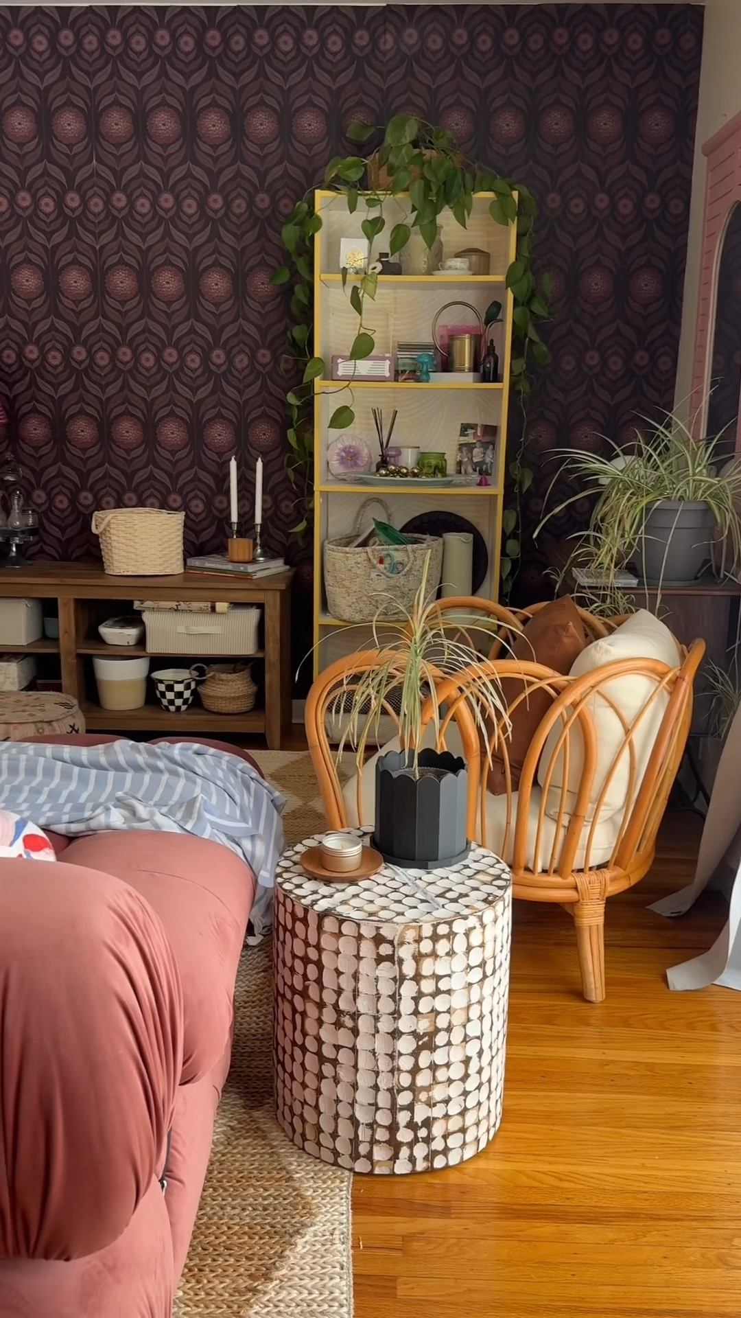 Never enough wallpaper, imo!

Wallpaper adds such fun interest & charm to a space!

#wallpaper #homedecor #dopaminedecor